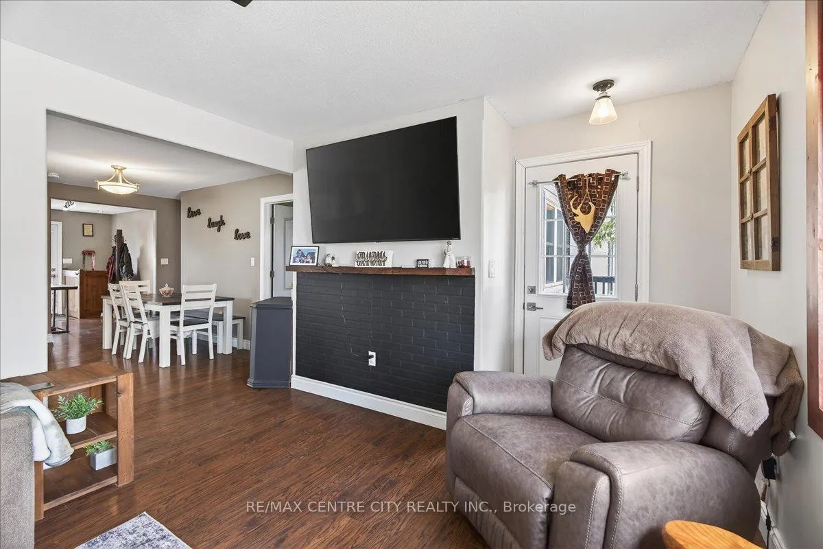 Photo 6 of 106 Metcalfe Street E, Strathroy-Caradoc, SE — HOMEH