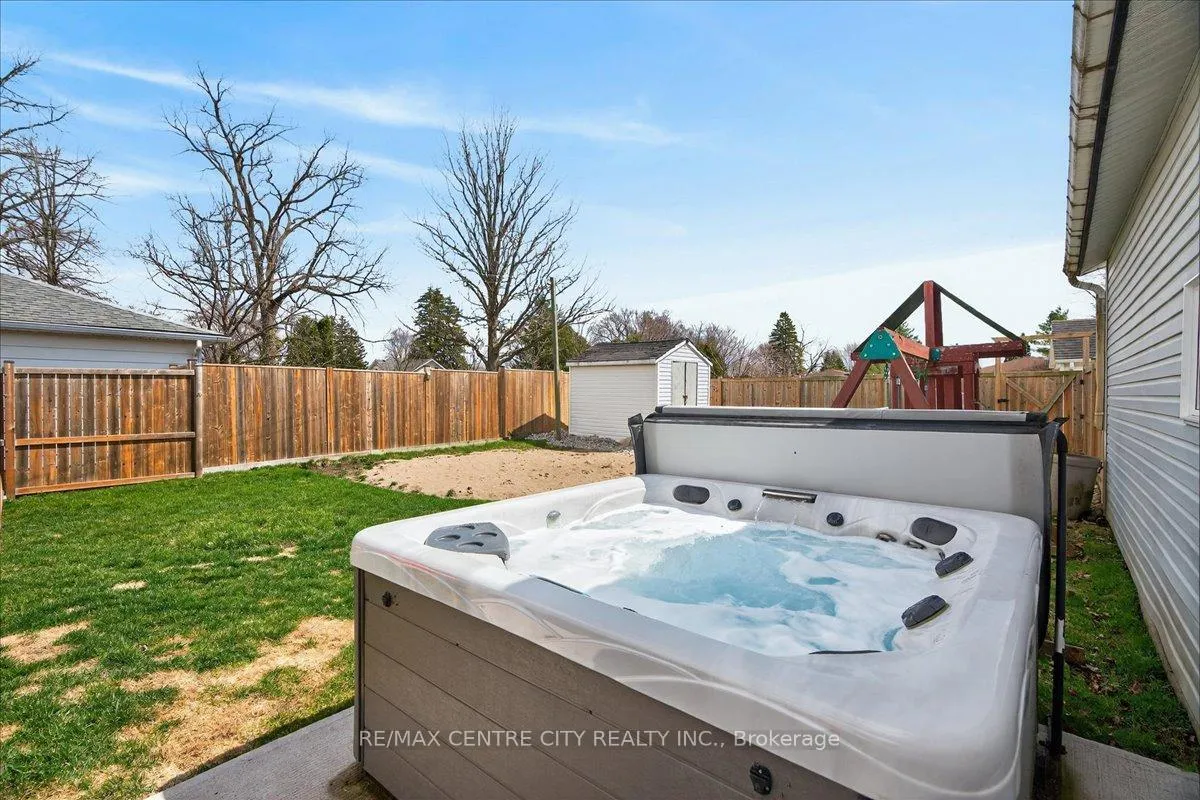 Photo 25 of 106 Metcalfe Street E, Strathroy-Caradoc, SE — HOMEH