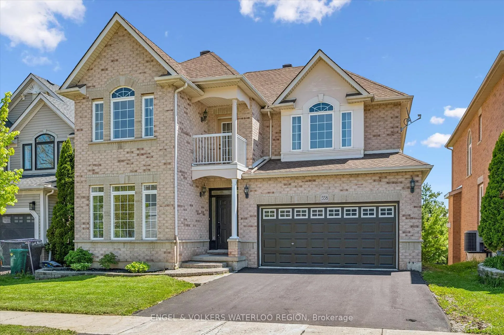 Photo 2 of 558 Winterburg Walk, Waterloo, Clair Hills — HOMEH