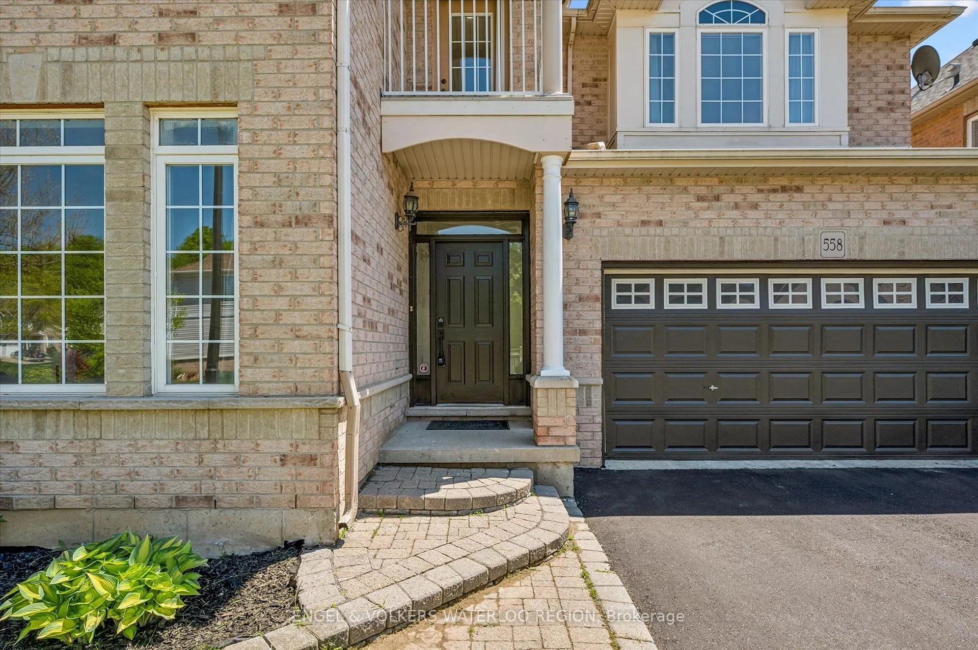 Photo 3 of 558 Winterburg Walk, Waterloo, Clair Hills — HOMEH