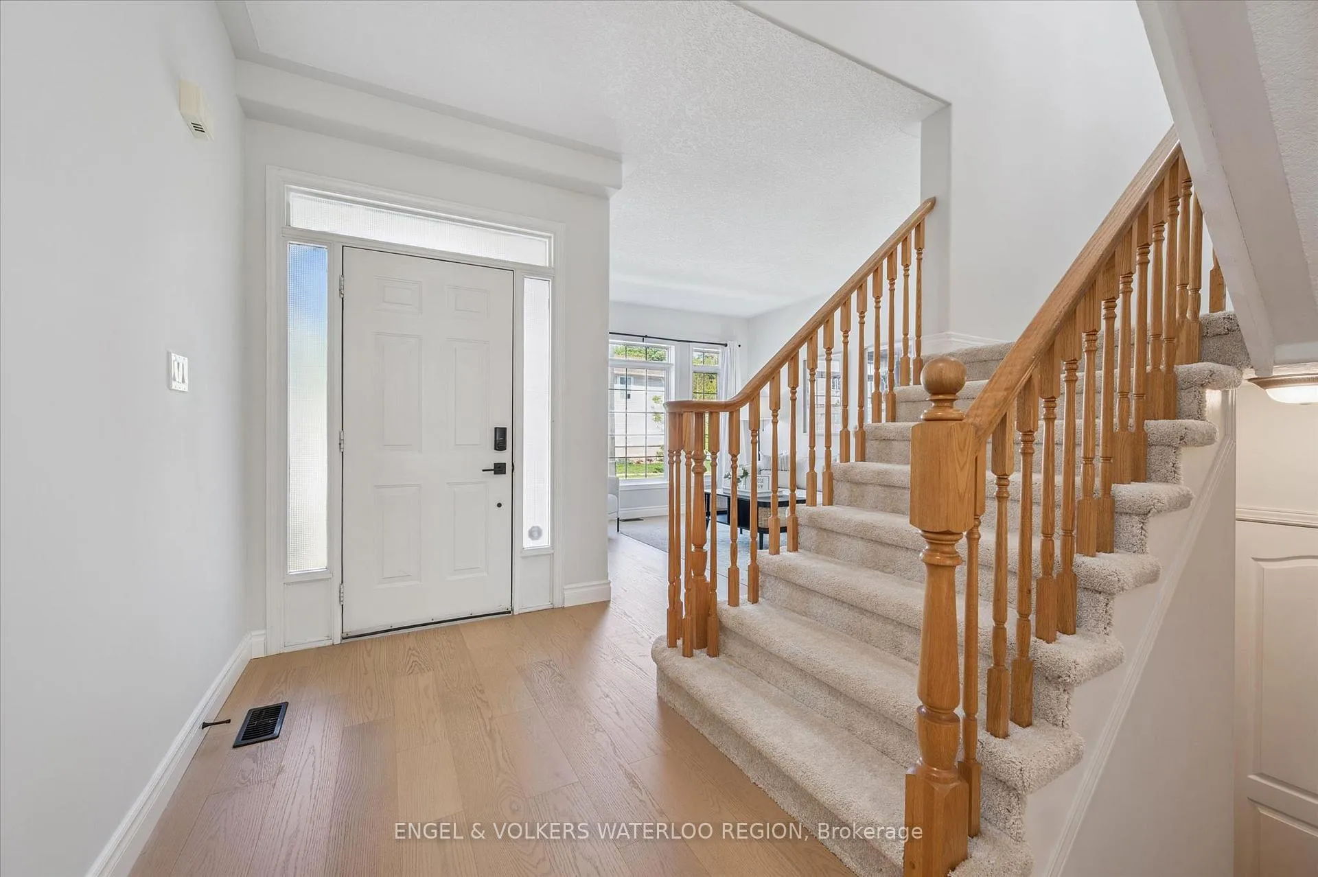 Photo 4 of 558 Winterburg Walk, Waterloo, Clair Hills — HOMEH