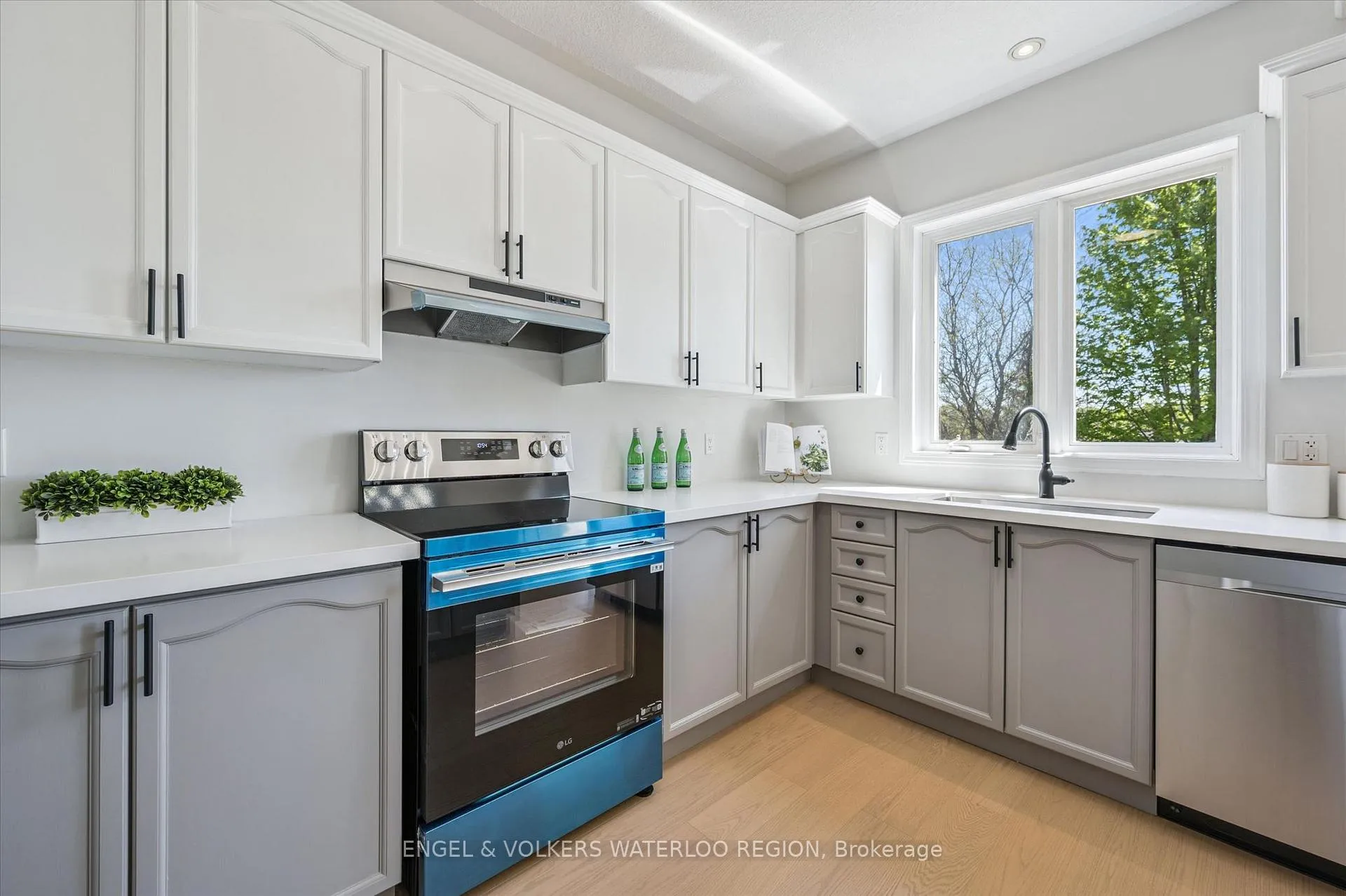 Photo 15 of 558 Winterburg Walk, Waterloo, Clair Hills — HOMEH