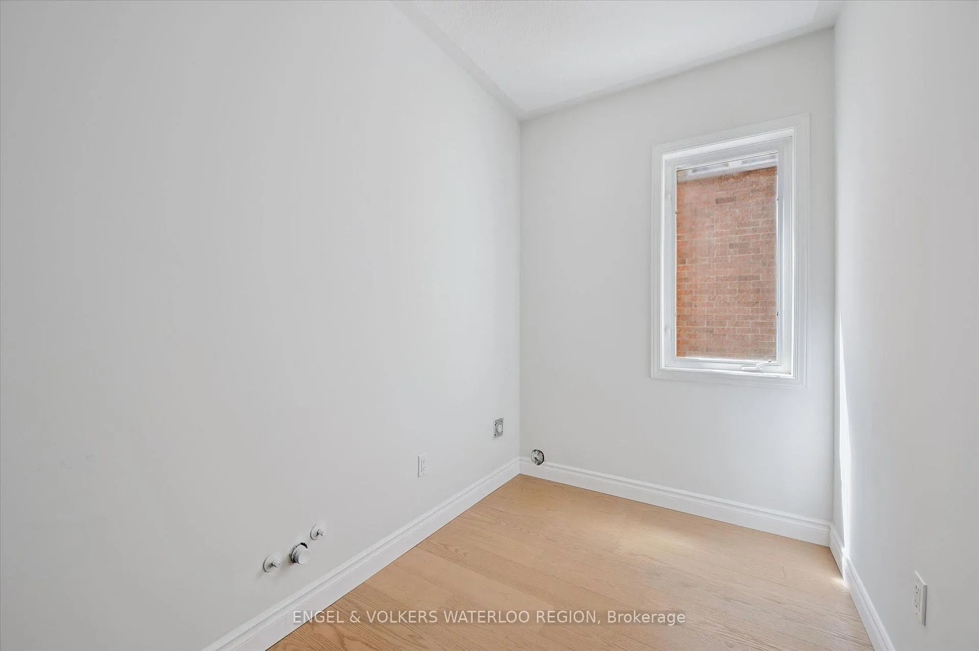 Photo 22 of 558 Winterburg Walk, Waterloo, Clair Hills — HOMEH