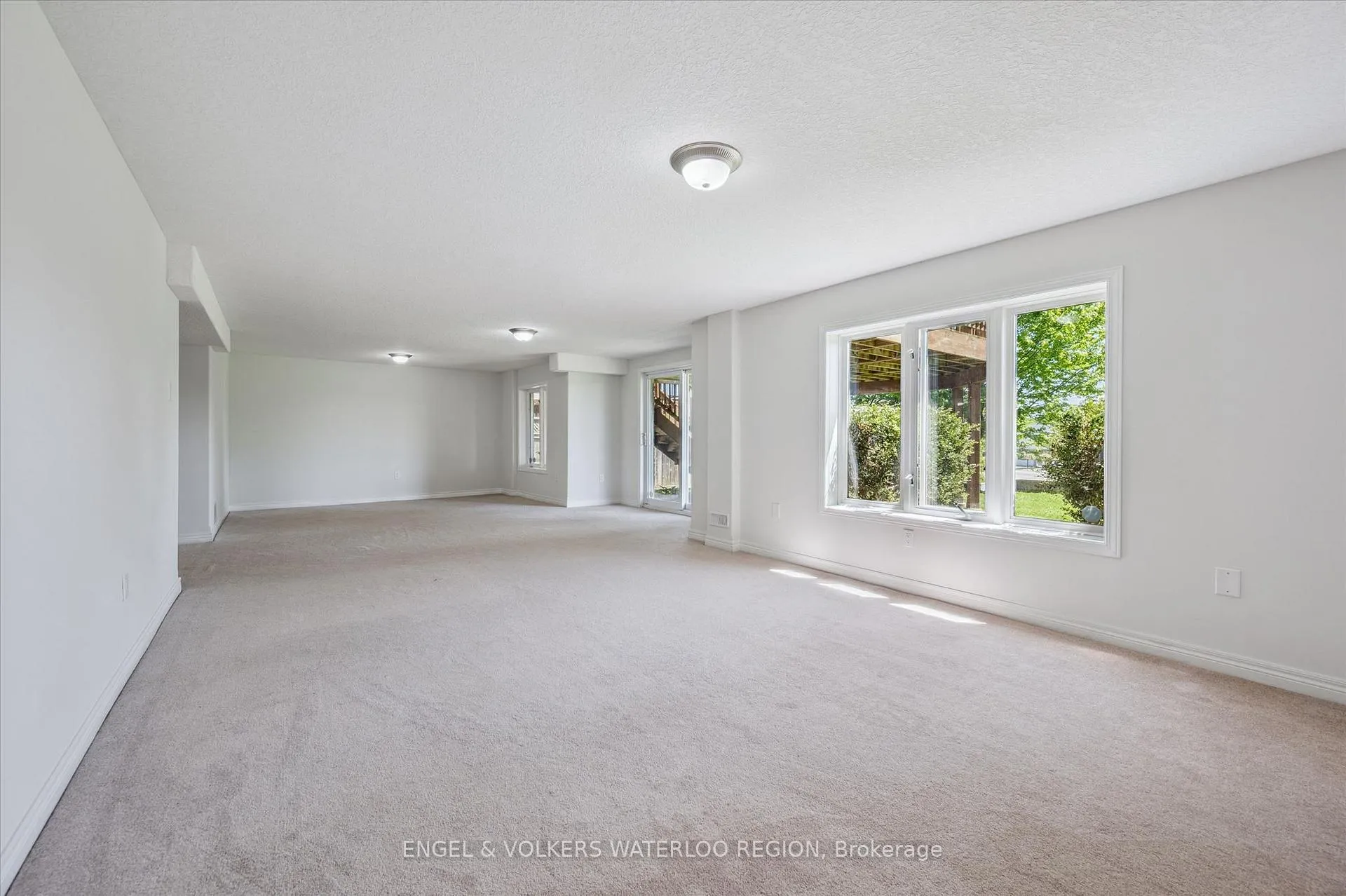 Photo 38 of 558 Winterburg Walk, Waterloo, Clair Hills — HOMEH