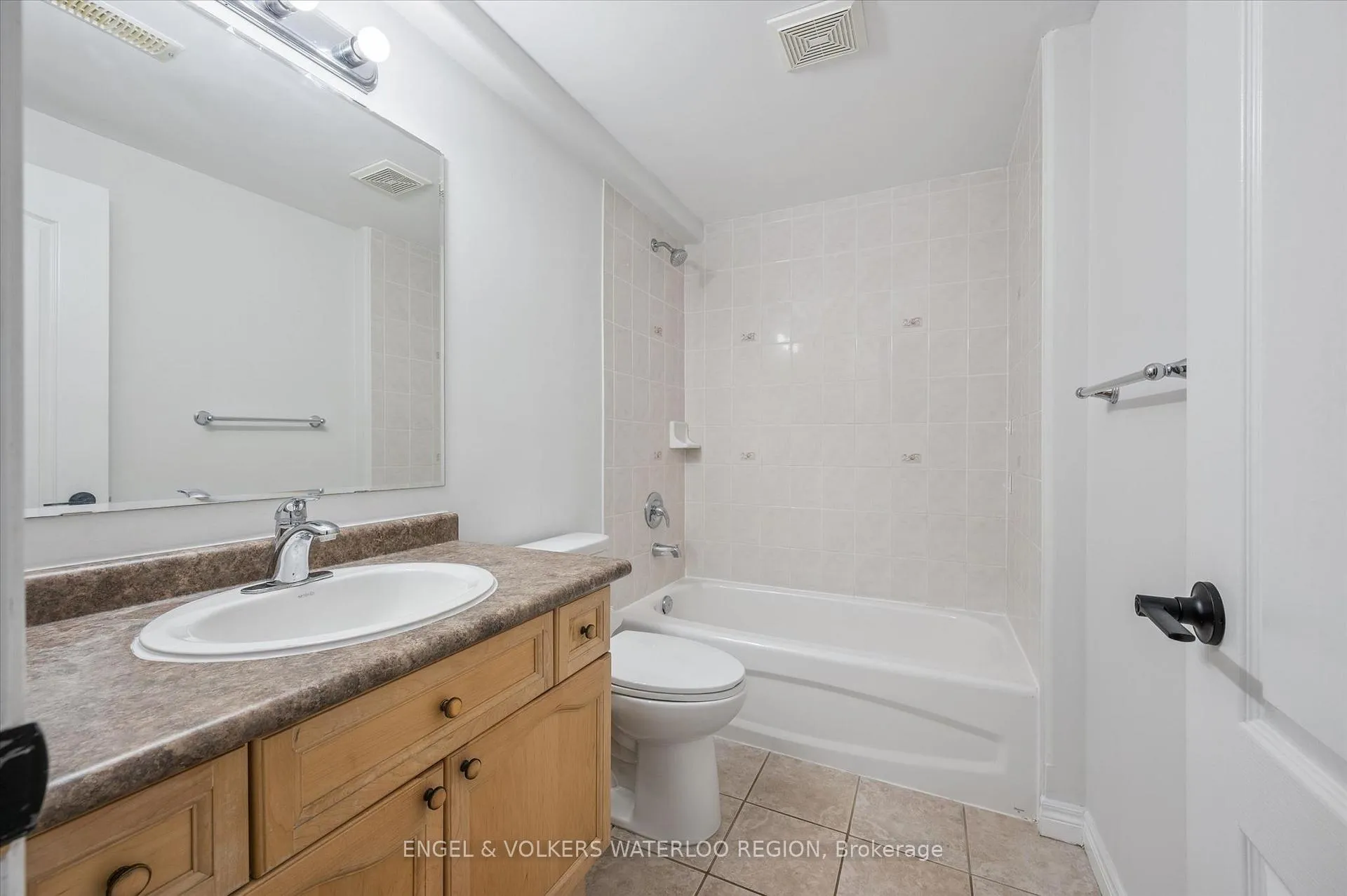 Photo 41 of 558 Winterburg Walk, Waterloo, Clair Hills — HOMEH