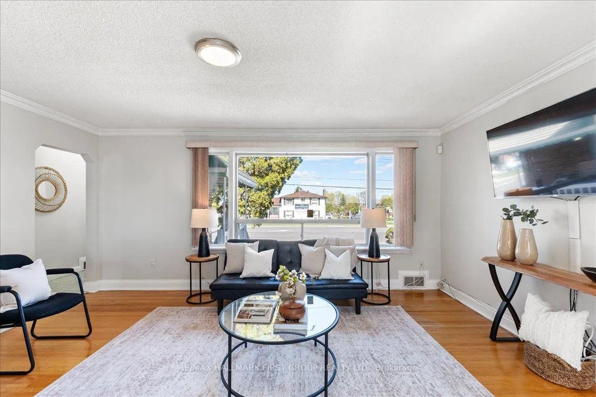Photo 9 of 2690 Islington Avenue, Etobicoke, Thistletown-Beaumonde Heights — HOMEH
