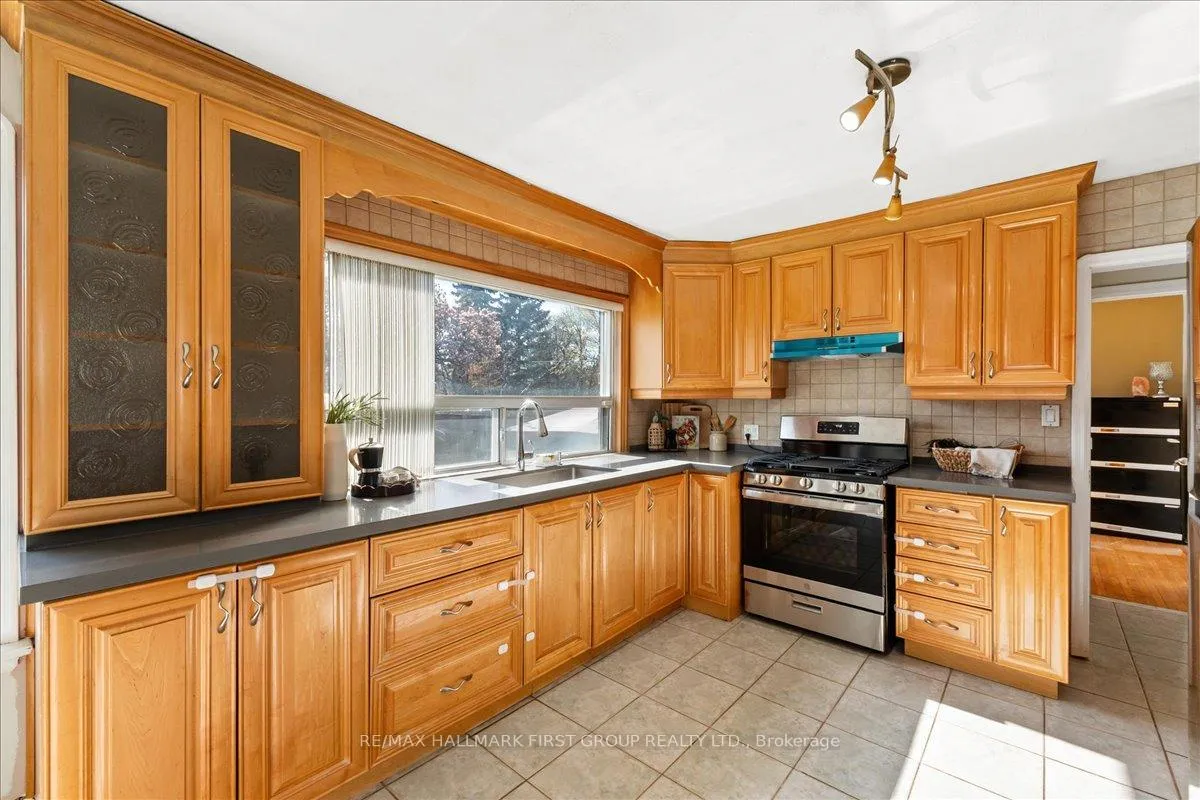 Photo 12 of 2690 Islington Avenue, Etobicoke, Thistletown-Beaumonde Heights — HOMEH