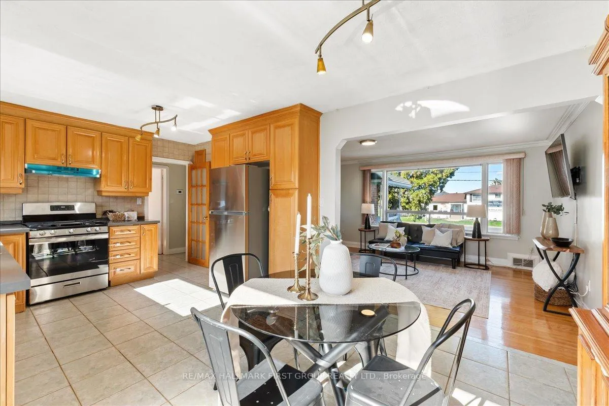 Photo 17 of 2690 Islington Avenue, Etobicoke, Thistletown-Beaumonde Heights — HOMEH
