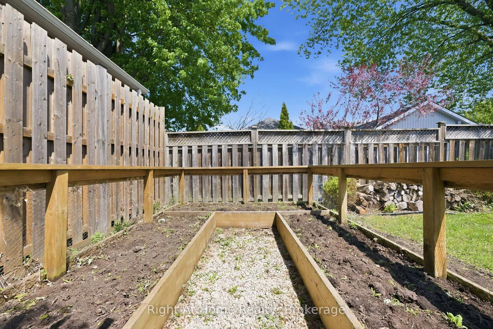 Photo 39 of 381 Jarvis Street, Oshawa, O'Neill — HOMEH