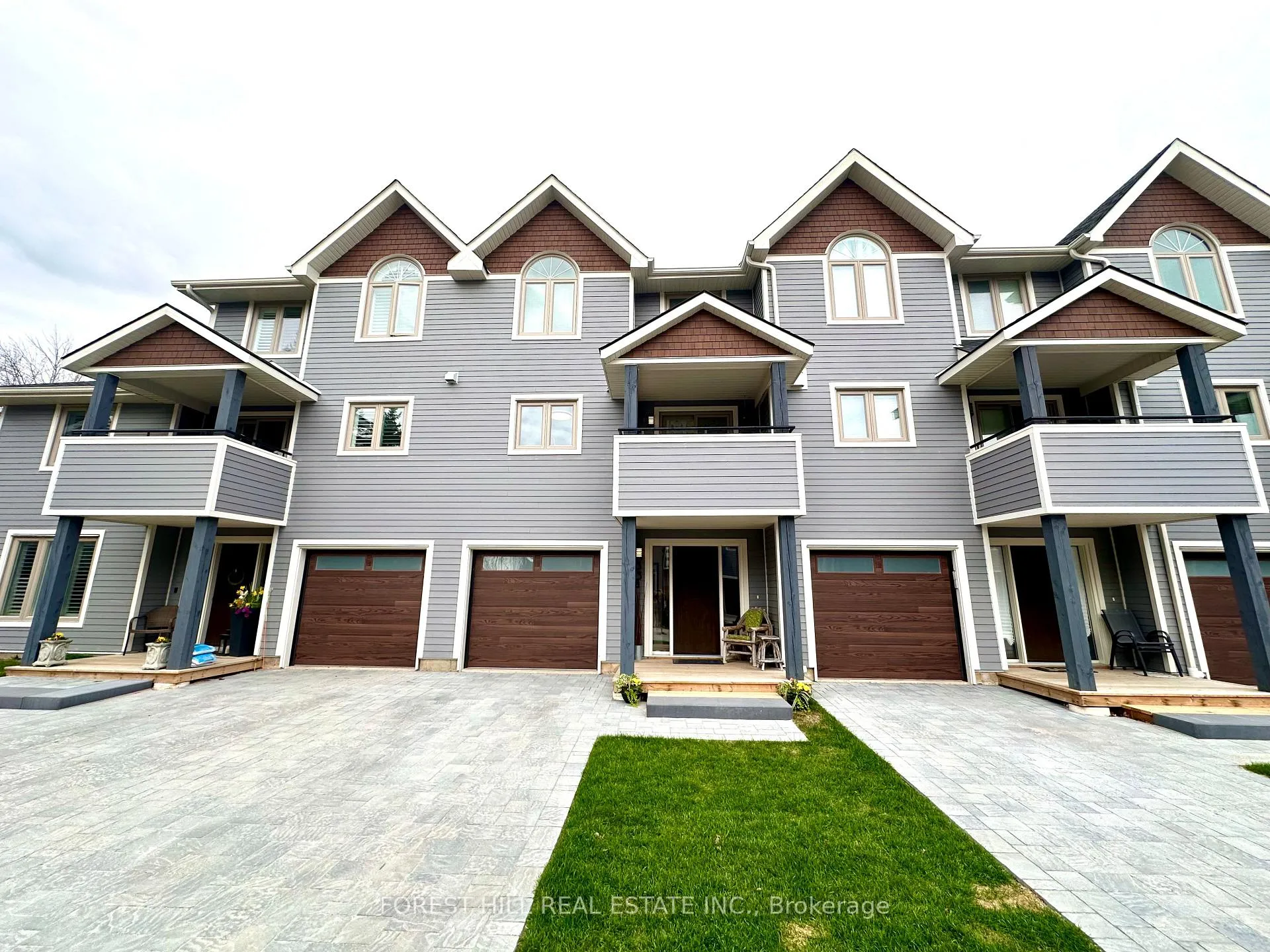 Front of Unit 12, 53 Lighthouse Lane W