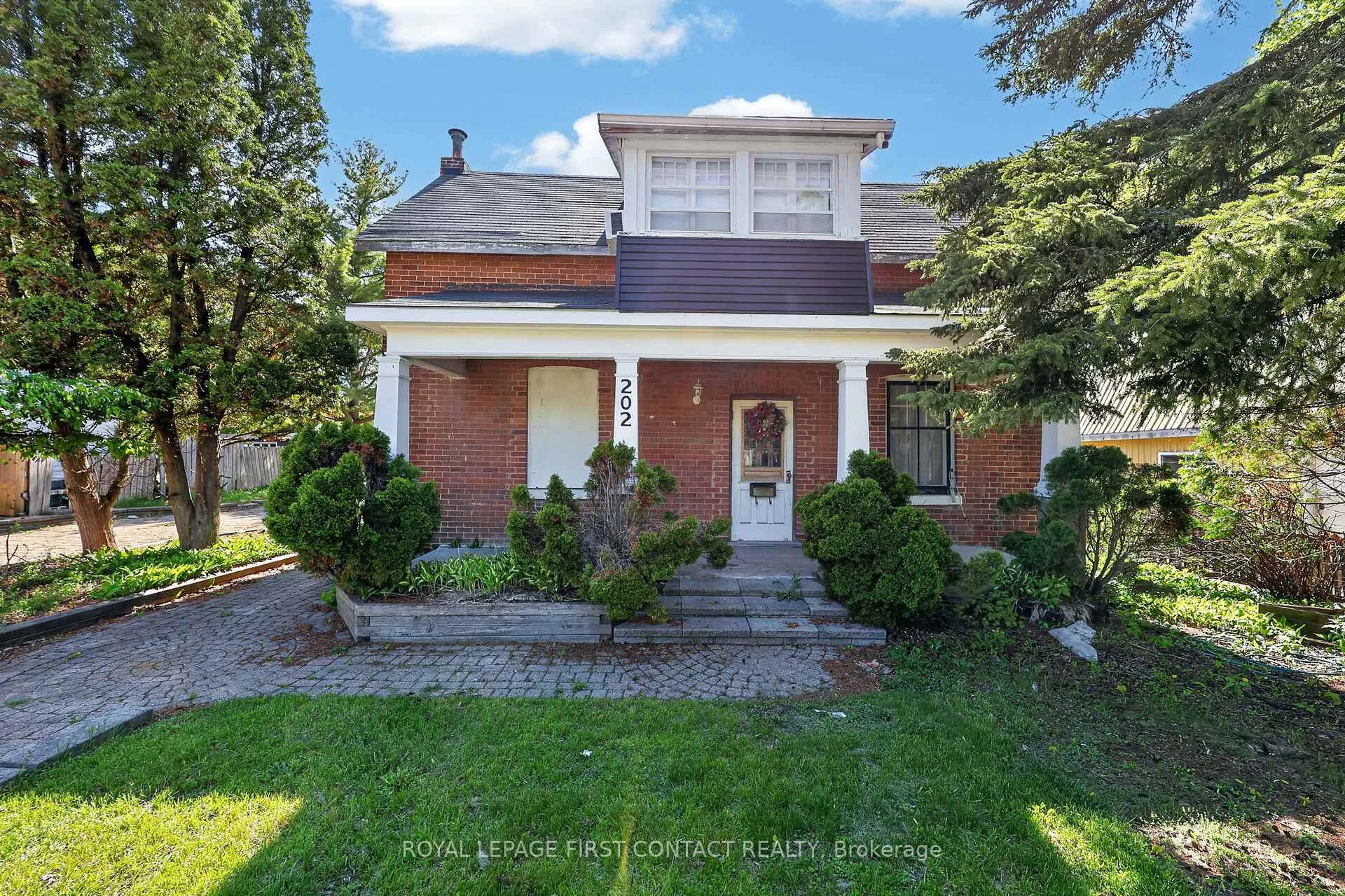 Photo 2 of 202 Bradford Street, Barrie, Allandale Centre — HOMEH