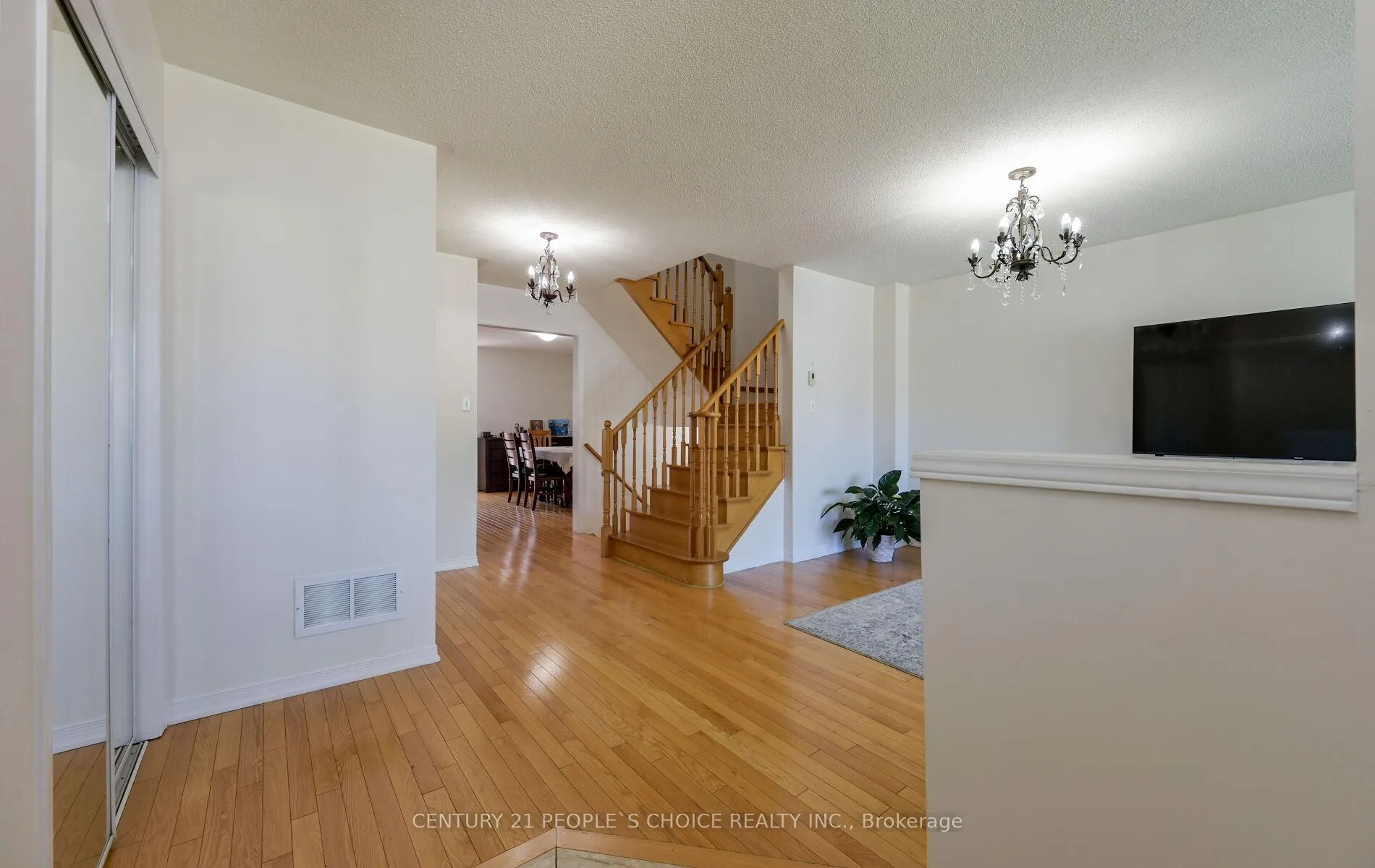Photo 2 of 479 Davos Road, Vaughan, Vellore Village — HOMEH