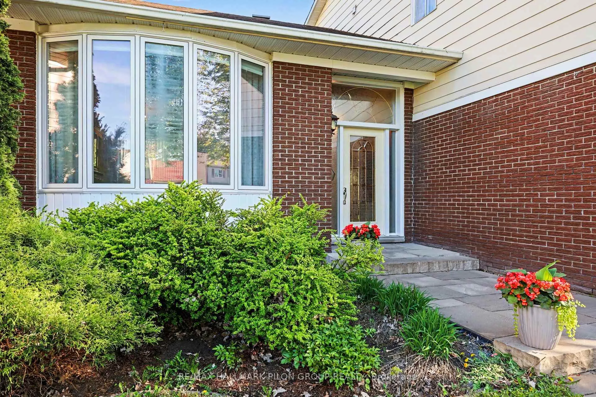 Photo 3 of 6350 Larmond Avenue, Ottawa, Chateauneuf — HOMEH