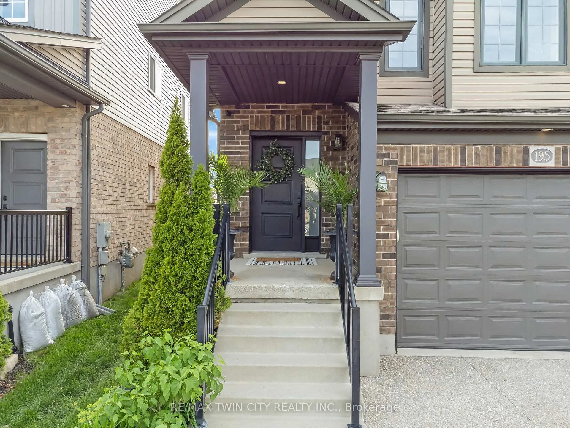 Photo 3 of 195 Hardcastle Drive, Cambridge — HOMEH