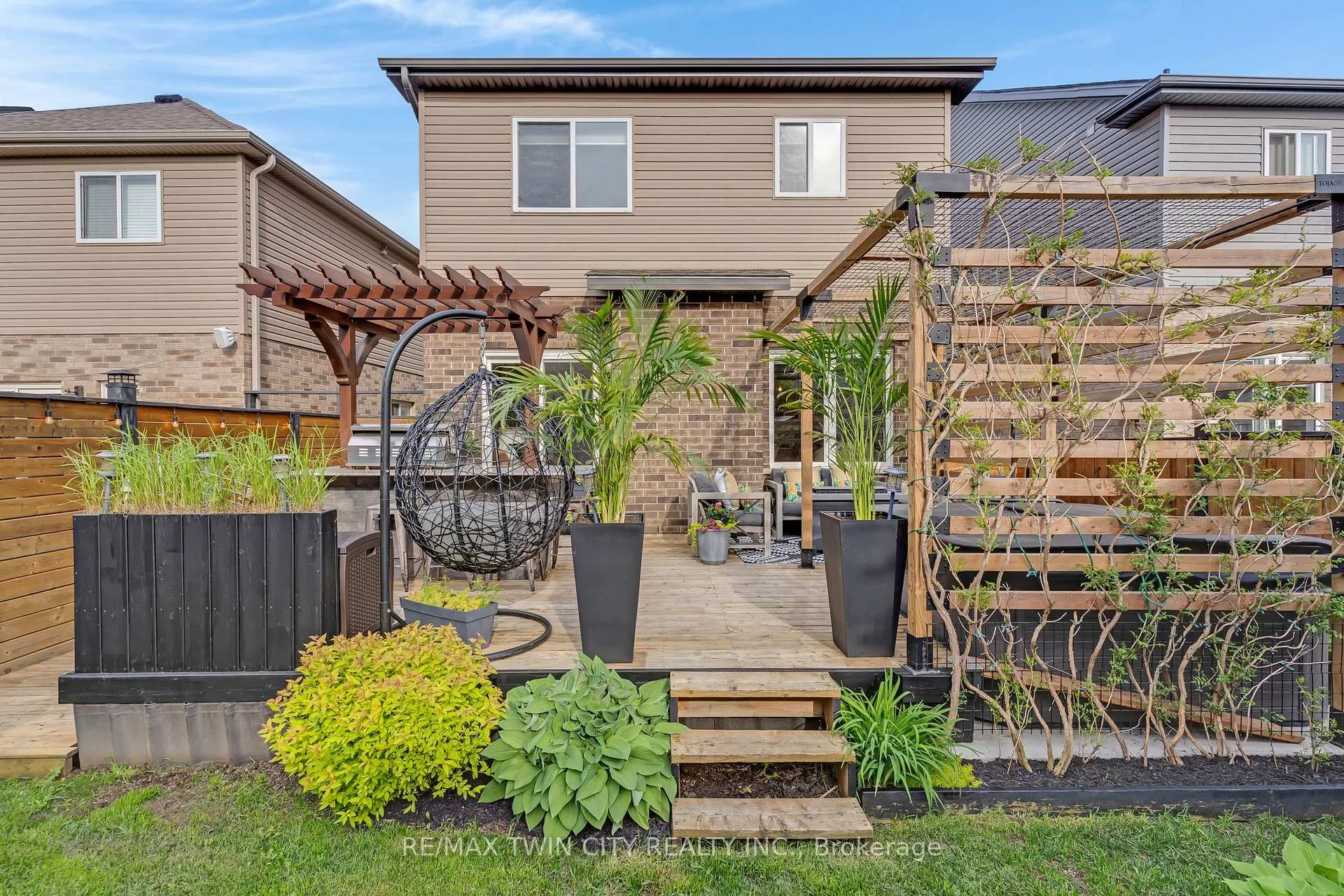 Photo 43 of 195 Hardcastle Drive, Cambridge — HOMEH
