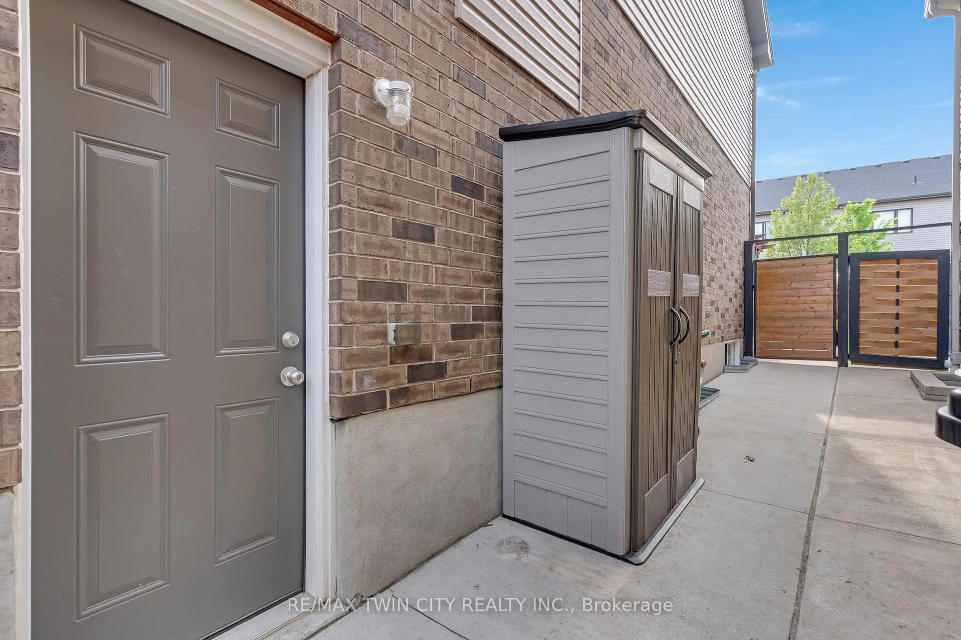 Photo 46 of 195 Hardcastle Drive, Cambridge — HOMEH
