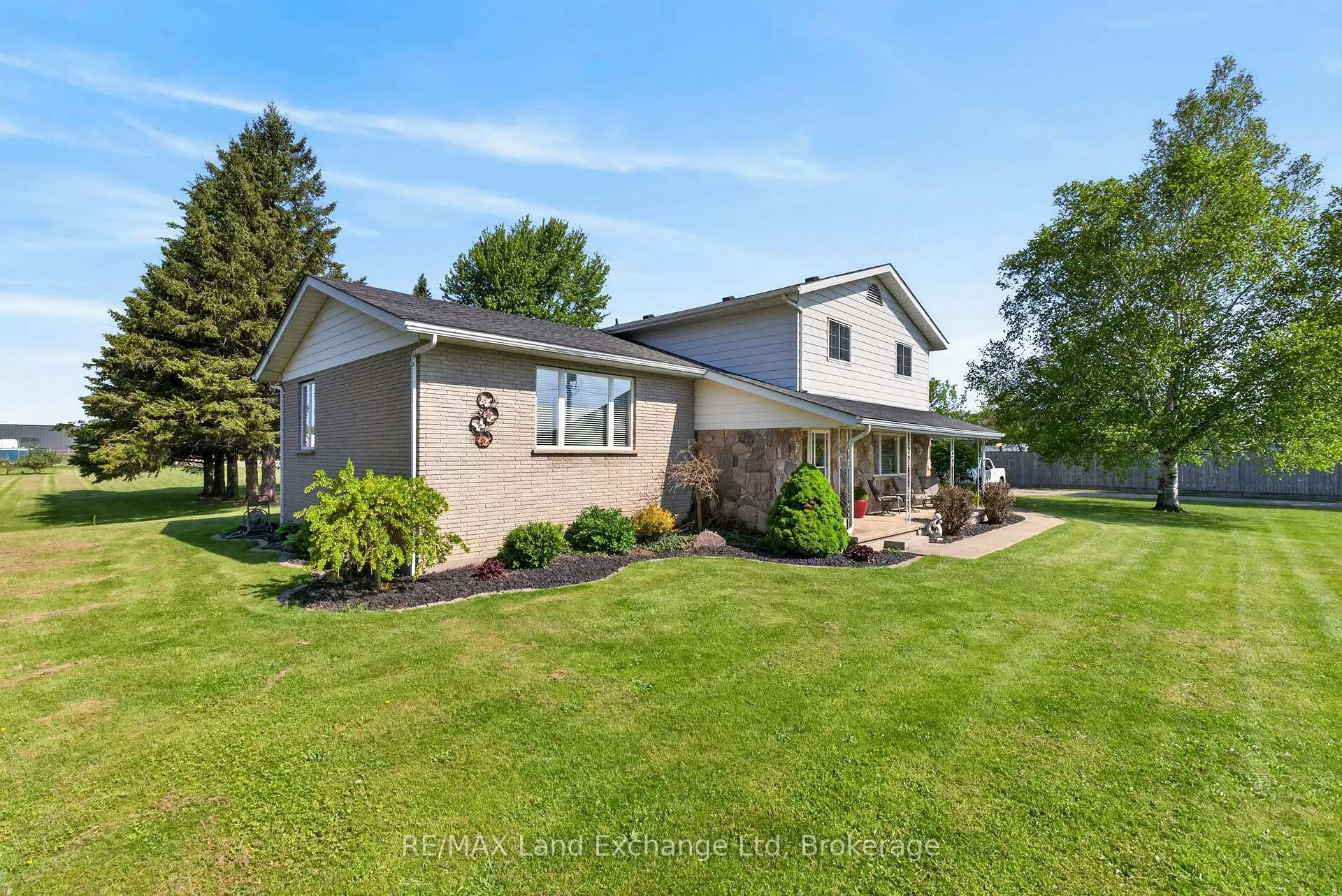 Photo 3 of 696 Josephine Street N, North Huron, Wingham — HOMEH