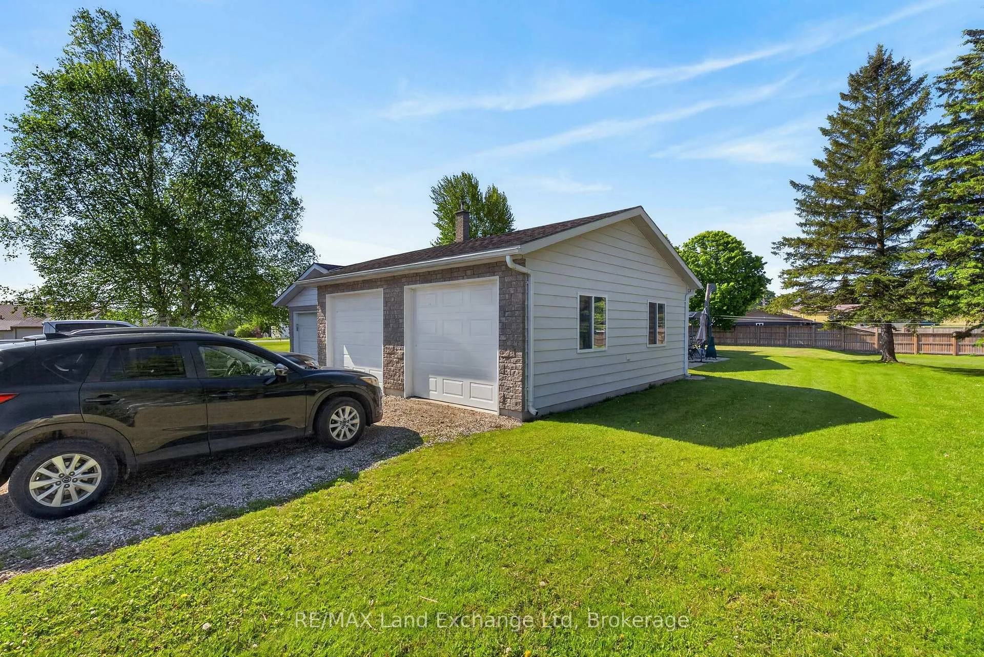 Photo 7 of 696 Josephine Street N, North Huron, Wingham — HOMEH