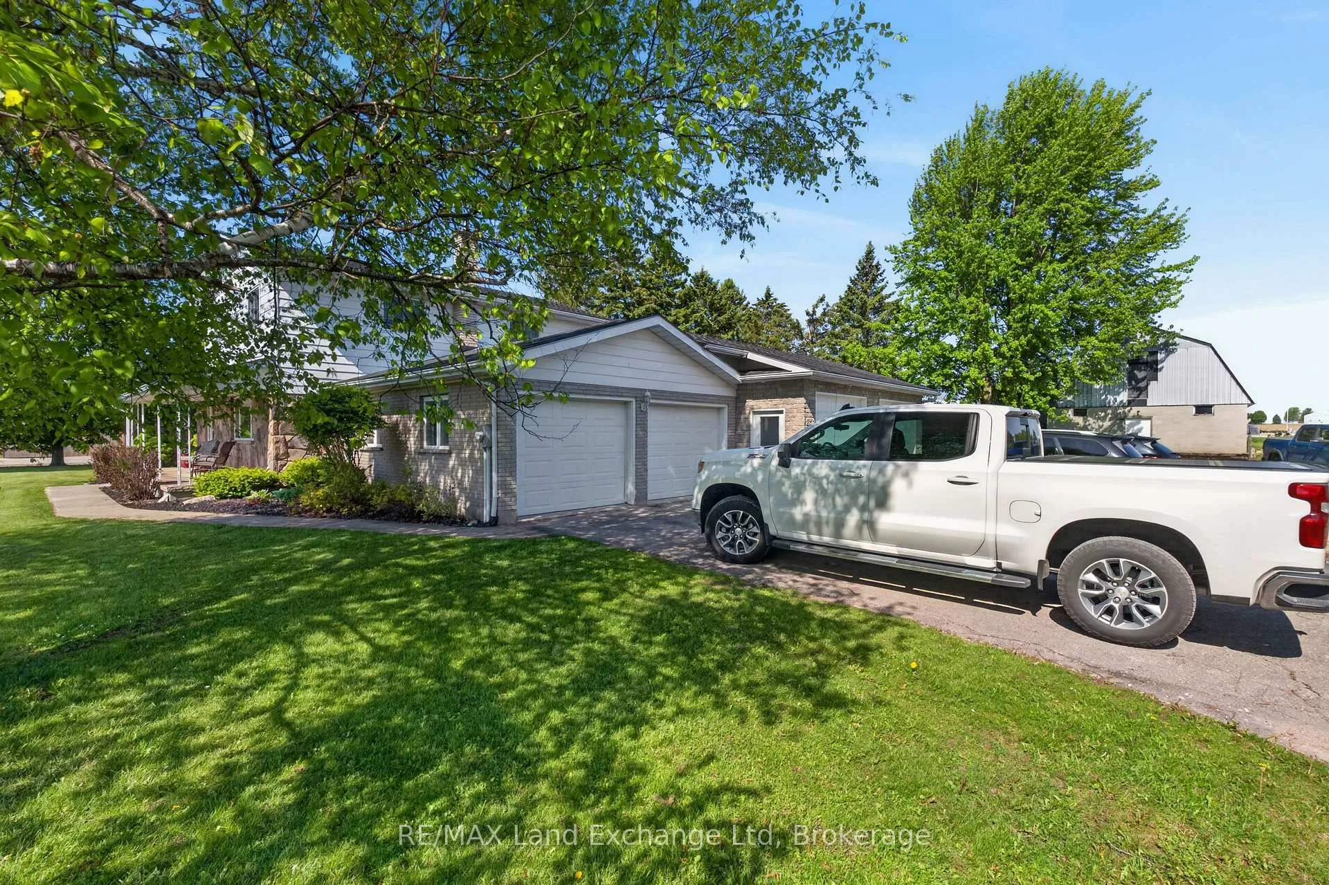 Photo 8 of 696 Josephine Street N, North Huron, Wingham — HOMEH