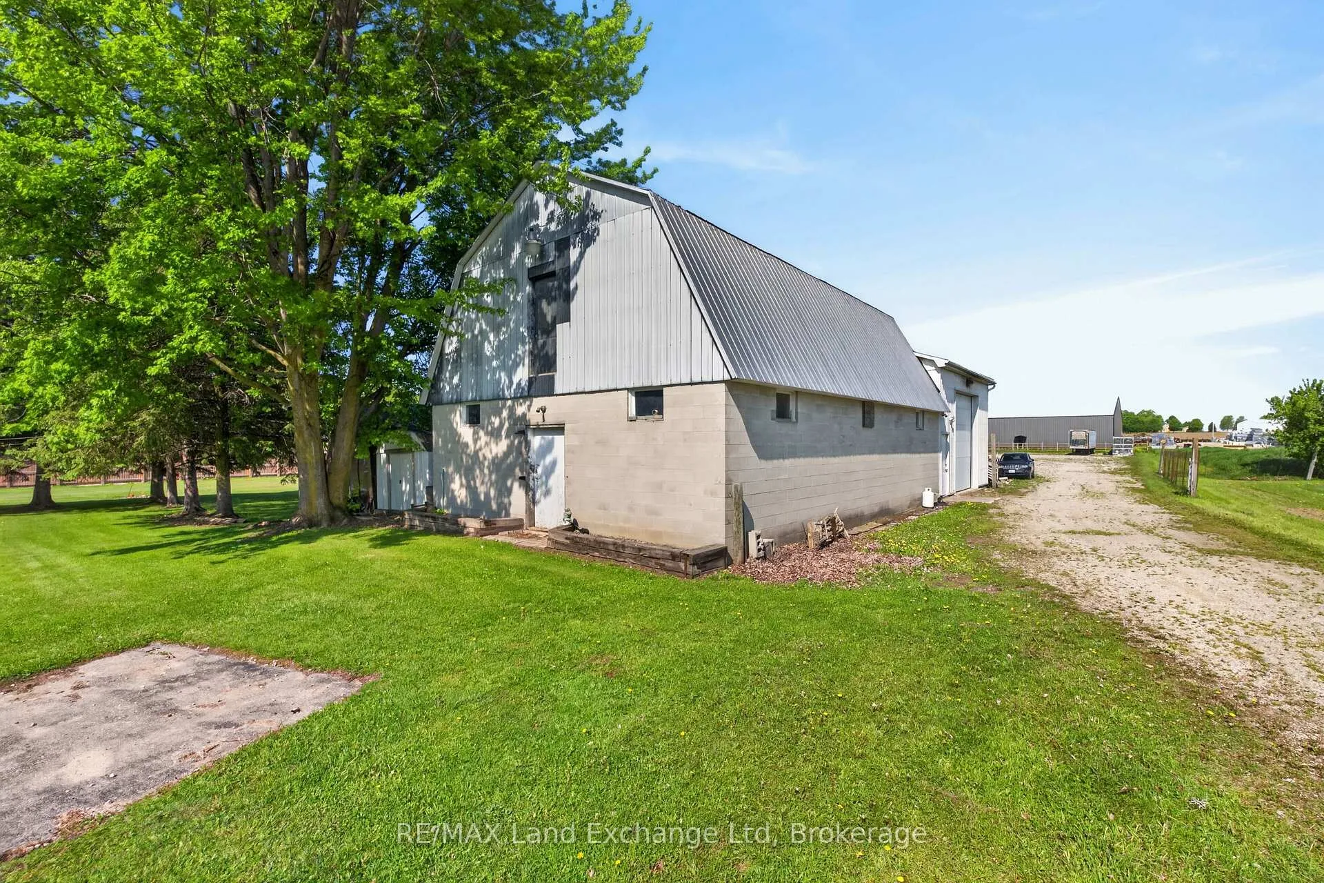 Photo 9 of 696 Josephine Street N, North Huron, Wingham — HOMEH