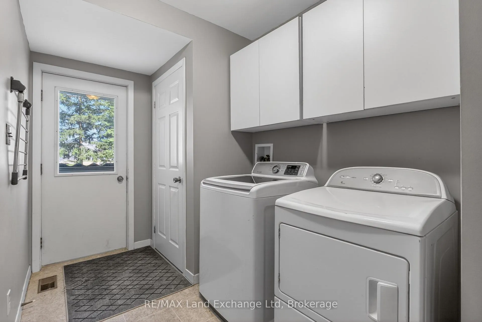 Photo 18 of 696 Josephine Street N, North Huron, Wingham — HOMEH