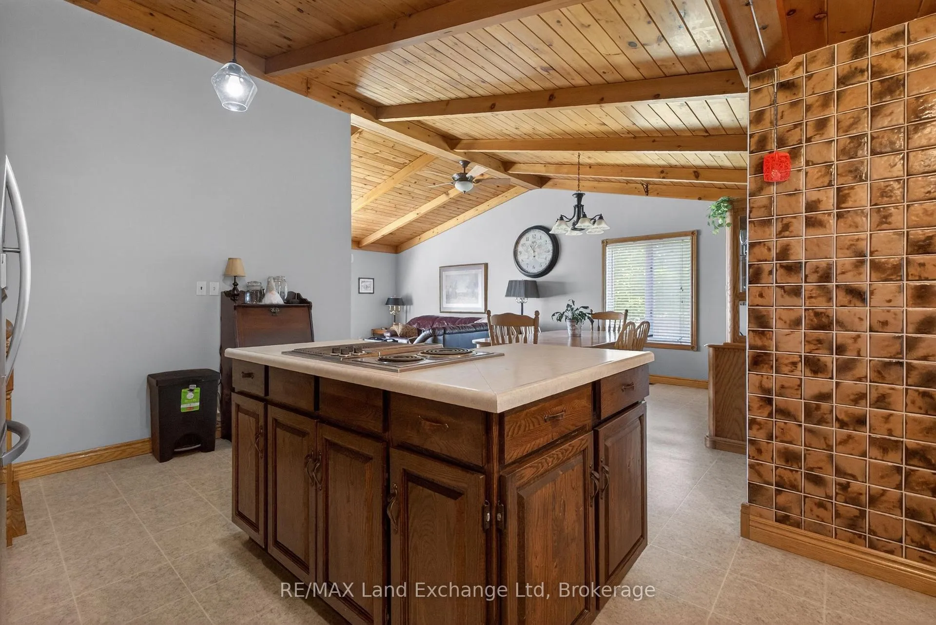 Photo 26 of 696 Josephine Street N, North Huron, Wingham — HOMEH