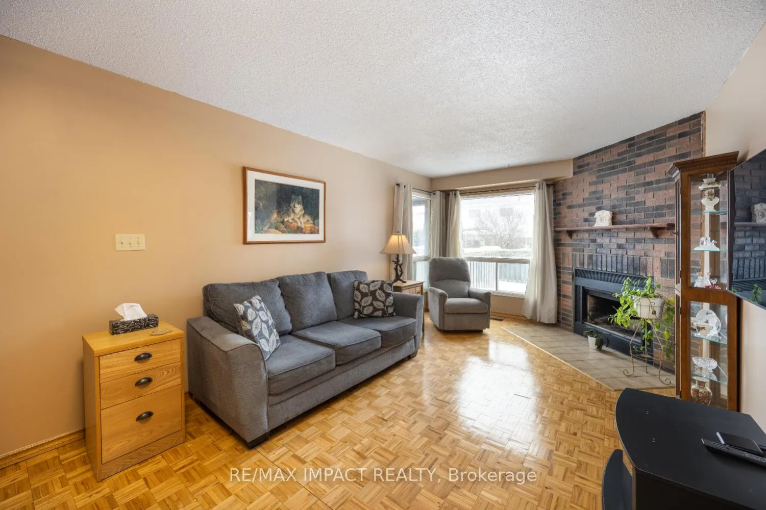 Photo 9 of 820 Bennett Crescent, Oshawa, Pinecrest — HOMEH