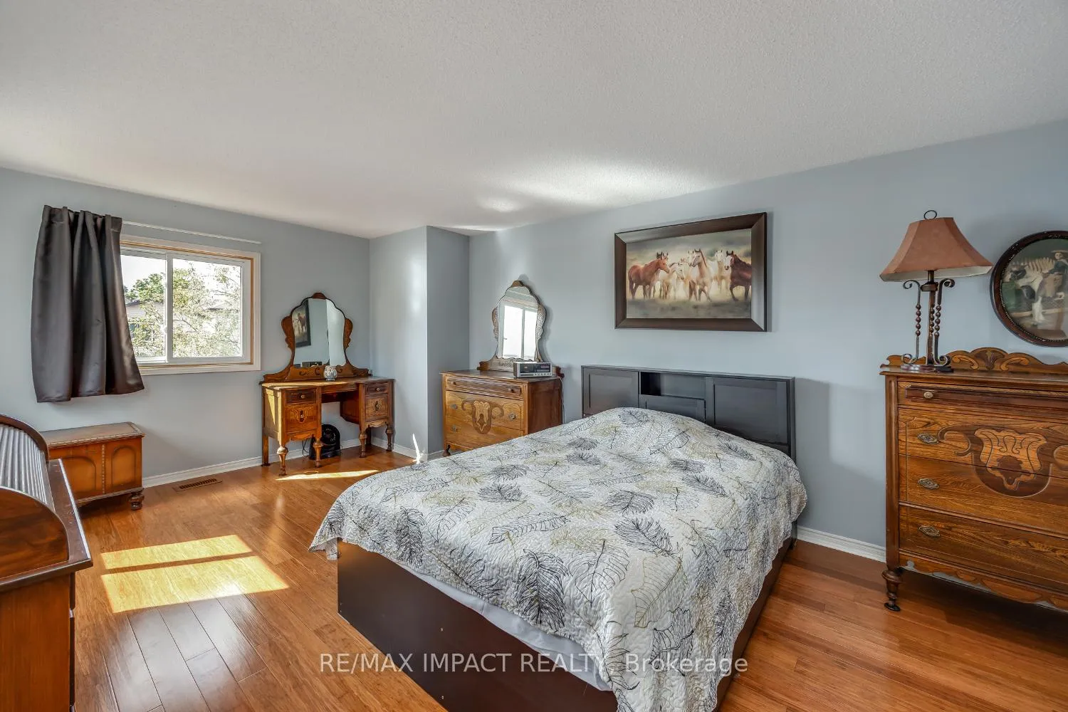 Photo 13 of 820 Bennett Crescent, Oshawa, Pinecrest — HOMEH