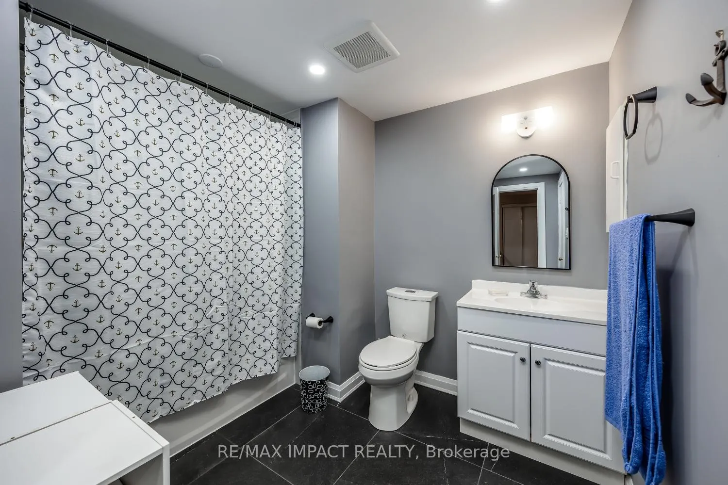 Photo 16 of 820 Bennett Crescent, Oshawa, Pinecrest — HOMEH