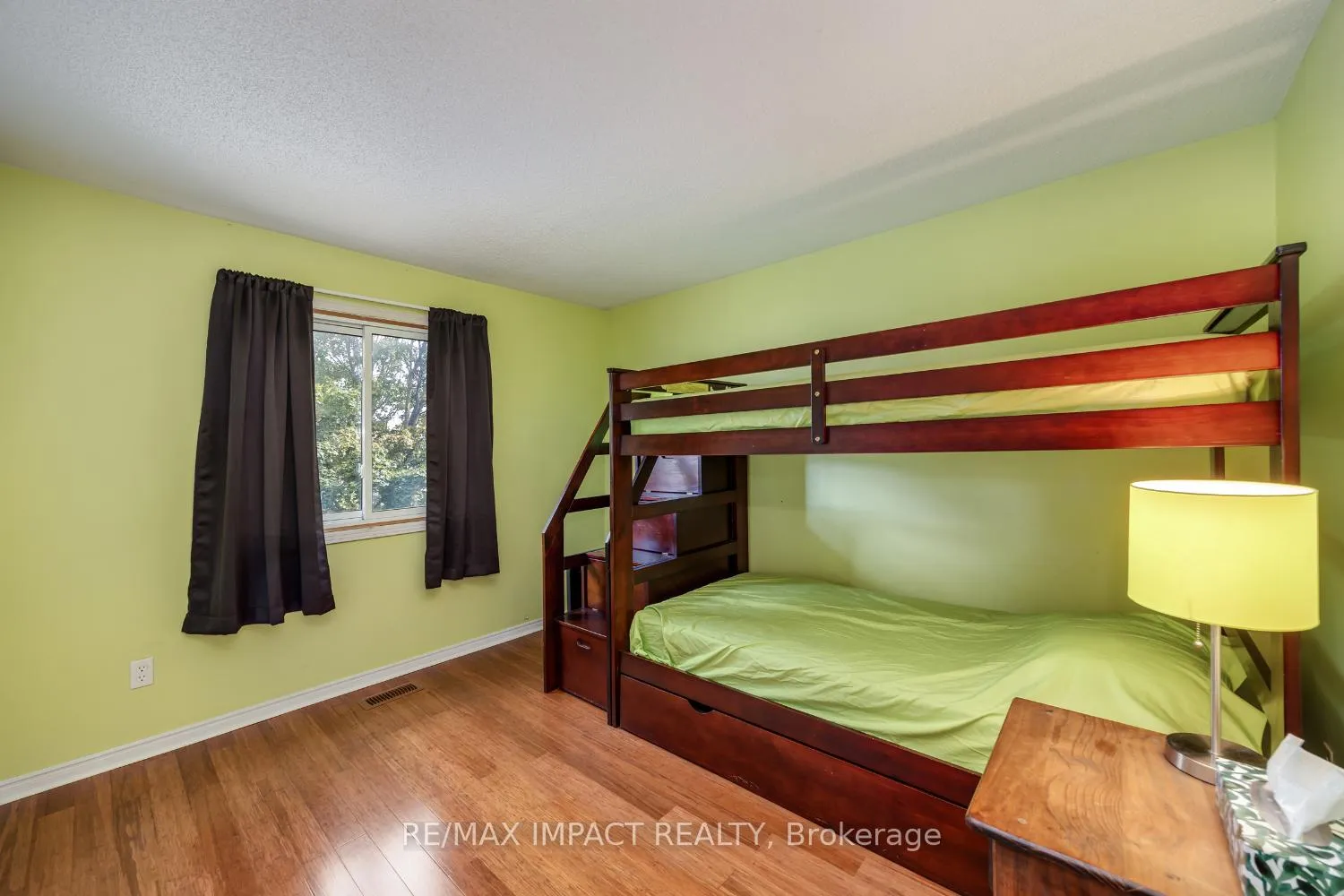Photo 18 of 820 Bennett Crescent, Oshawa, Pinecrest — HOMEH