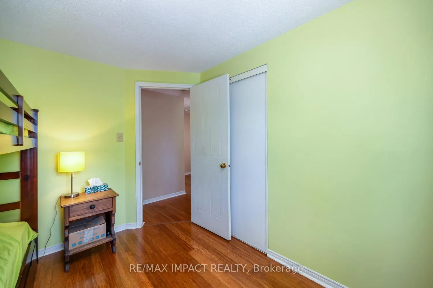 Photo 20 of 820 Bennett Crescent, Oshawa, Pinecrest — HOMEH