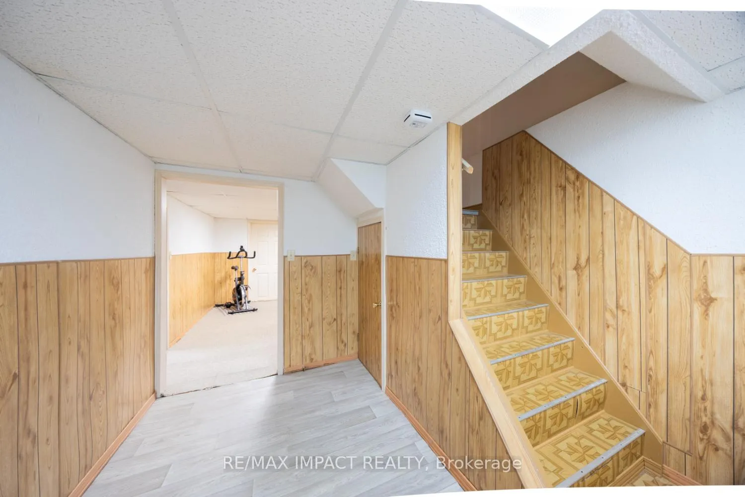 Photo 23 of 820 Bennett Crescent, Oshawa, Pinecrest — HOMEH