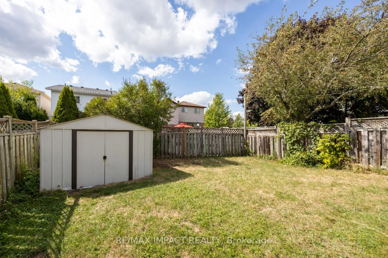 Photo 32 of 820 Bennett Crescent, Oshawa, Pinecrest — HOMEH