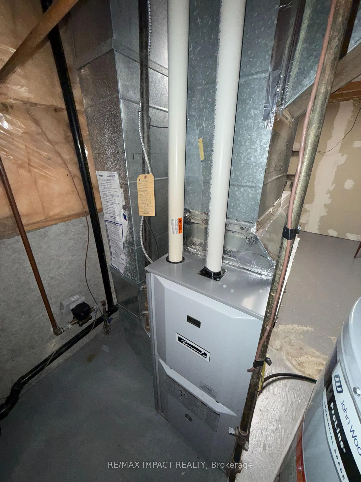 Photo 35 of 820 Bennett Crescent, Oshawa, Pinecrest — HOMEH