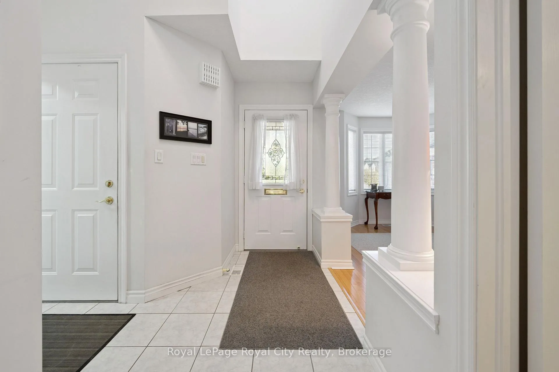 Photo 4 of 17 Terraview Crescent, Guelph, Kortright West — HOMEH