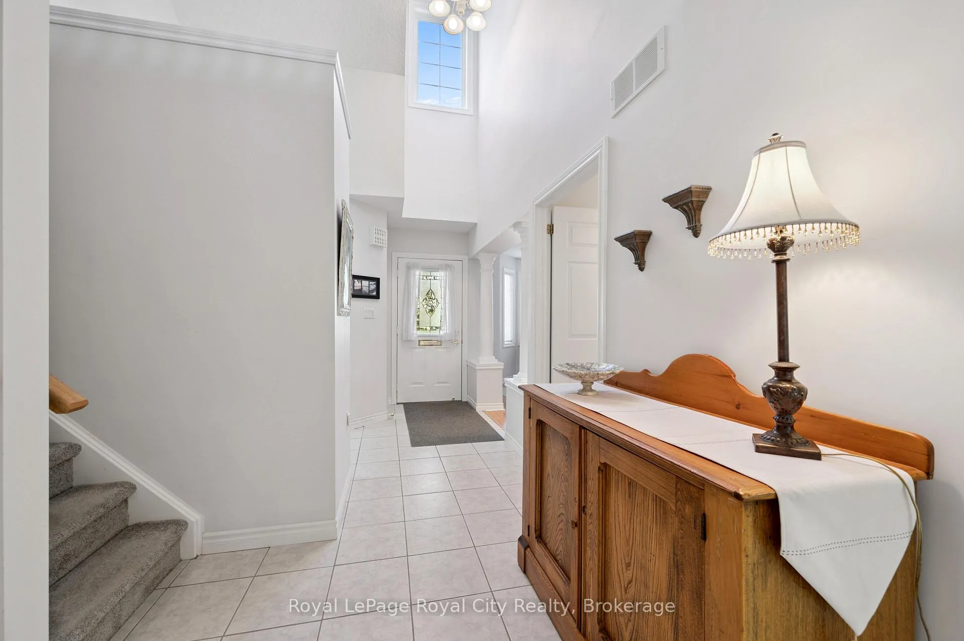 Photo 5 of 17 Terraview Crescent, Guelph, Kortright West — HOMEH