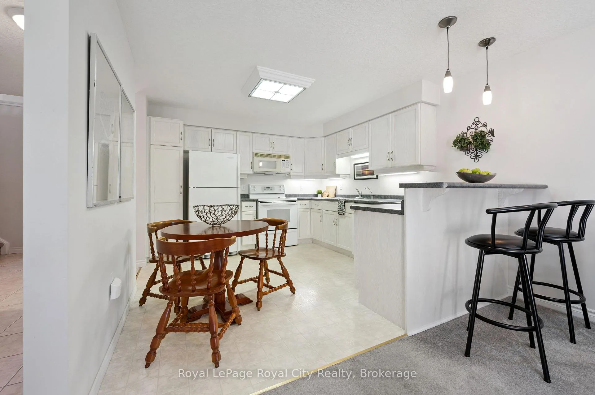 Photo 11 of 17 Terraview Crescent, Guelph, Kortright West — HOMEH