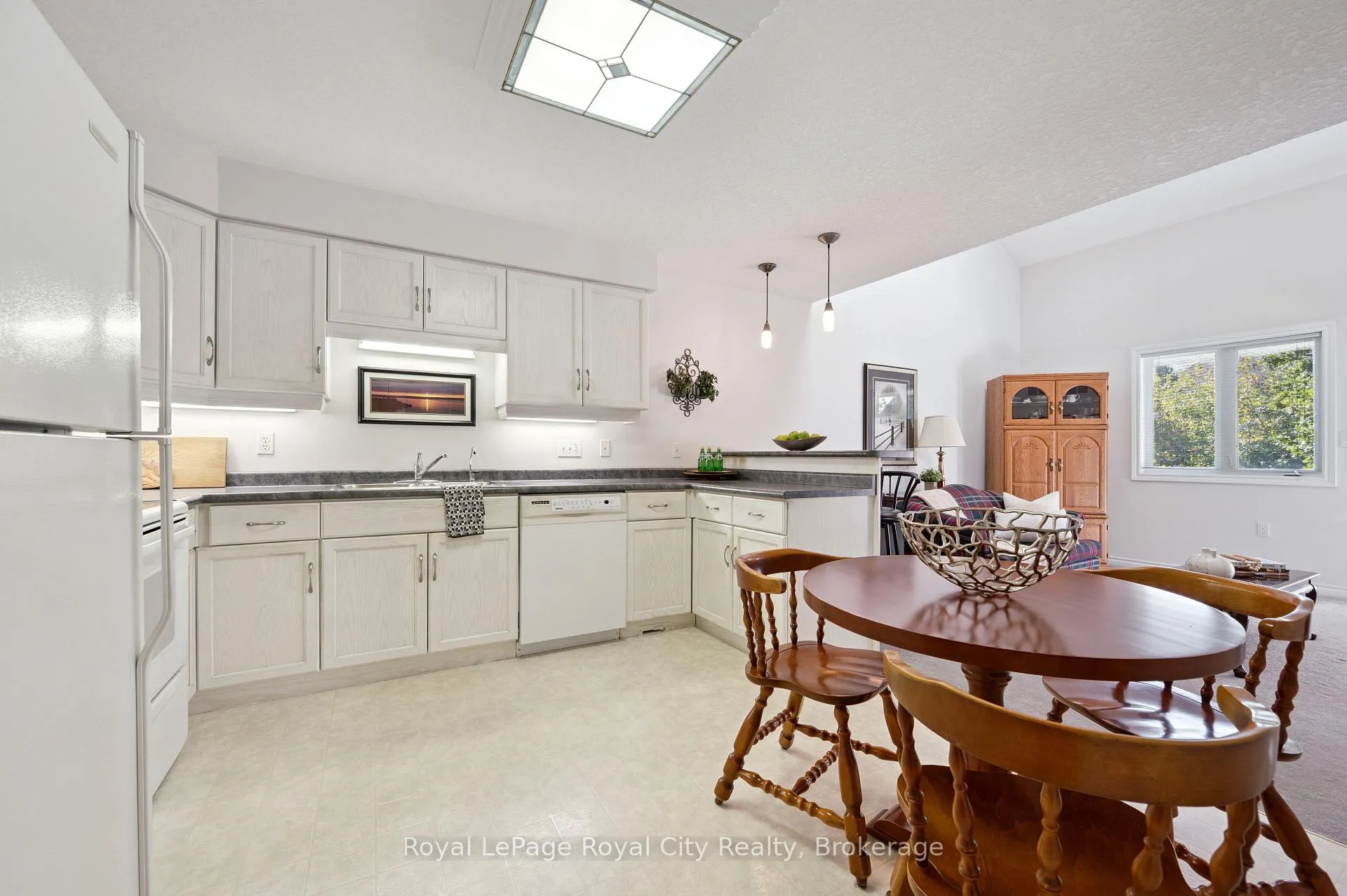 Photo 12 of 17 Terraview Crescent, Guelph, Kortright West — HOMEH