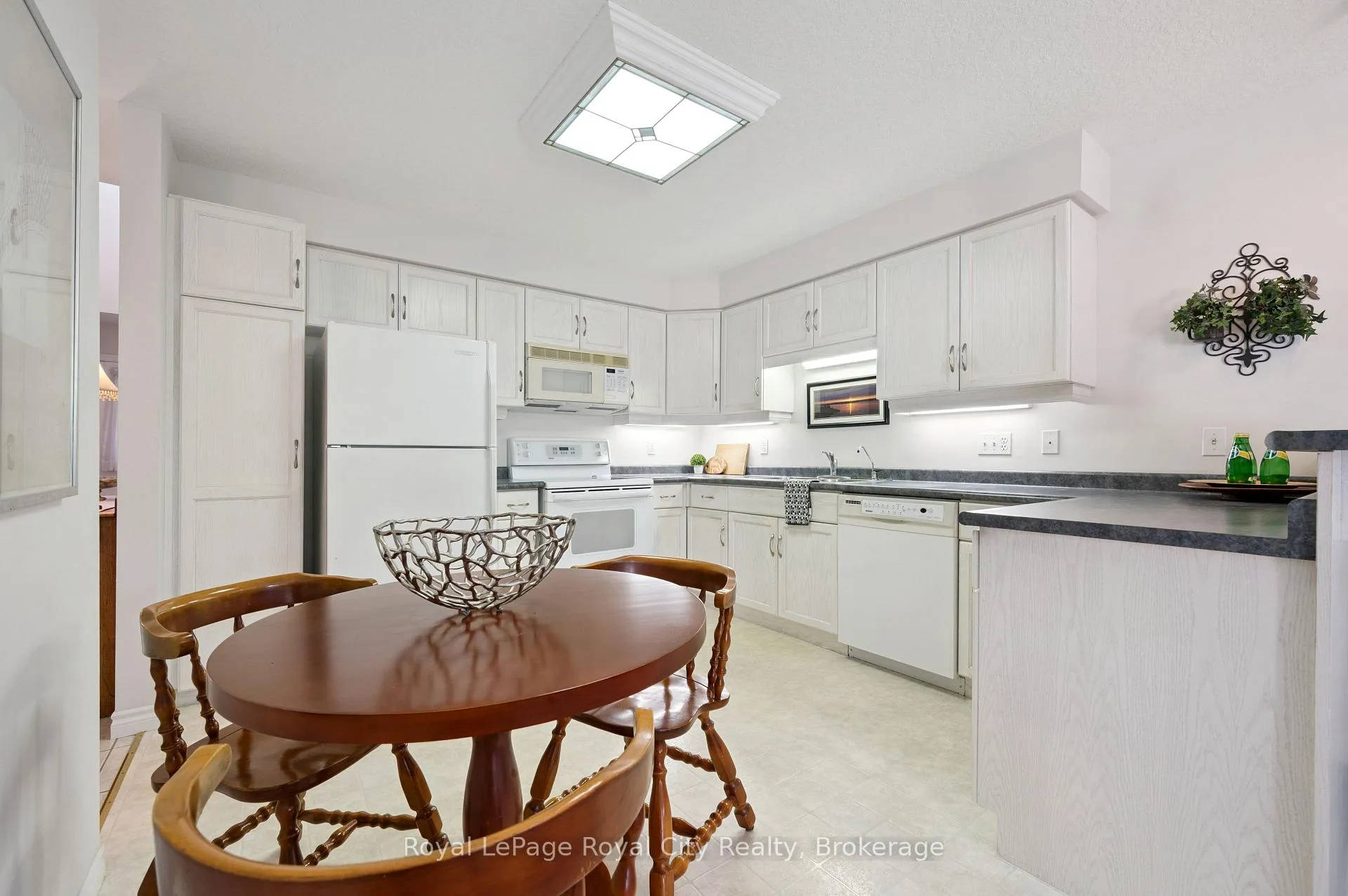 Photo 13 of 17 Terraview Crescent, Guelph, Kortright West — HOMEH