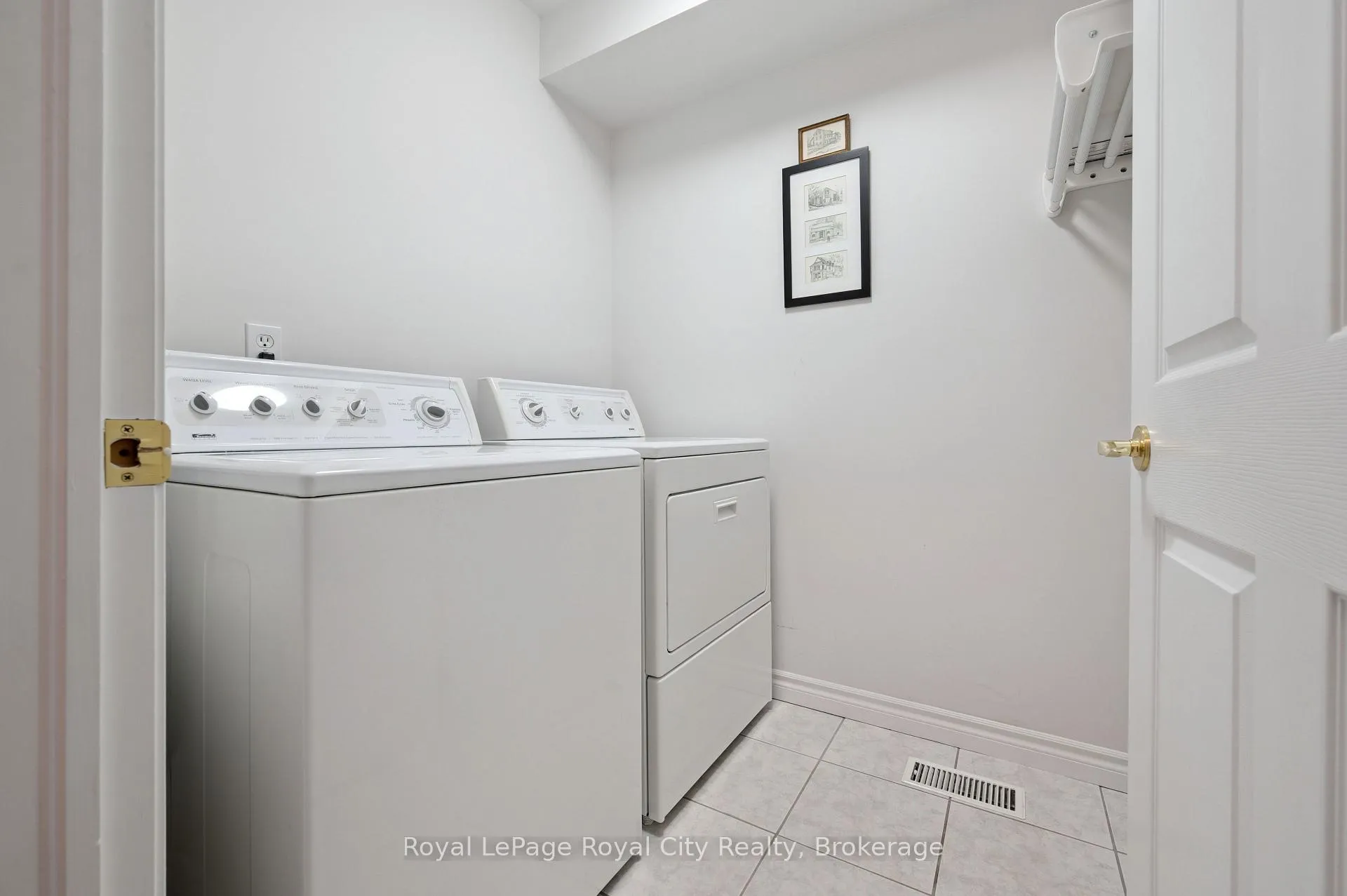 Photo 20 of 17 Terraview Crescent, Guelph, Kortright West — HOMEH