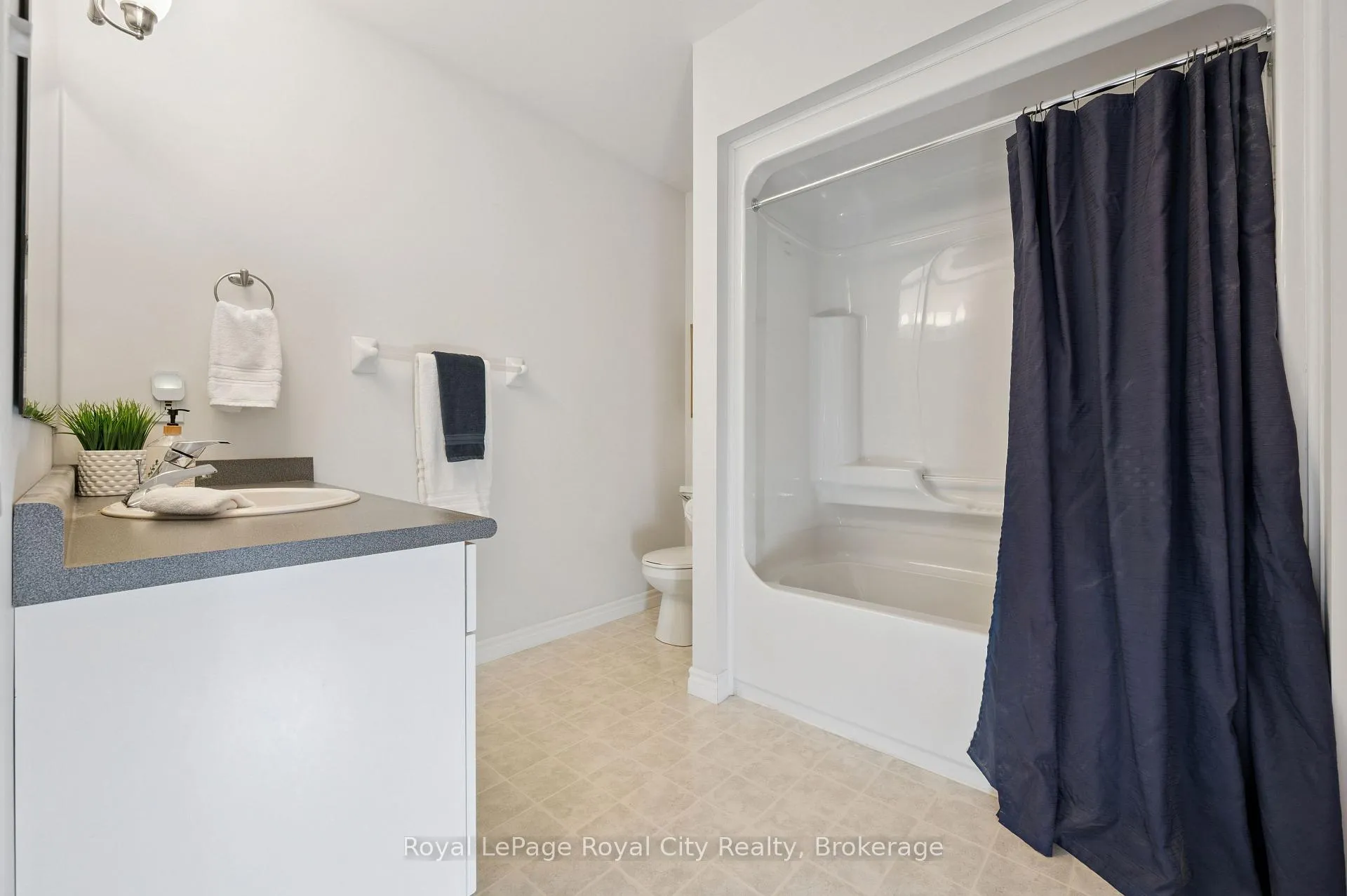 Photo 26 of 17 Terraview Crescent, Guelph, Kortright West — HOMEH