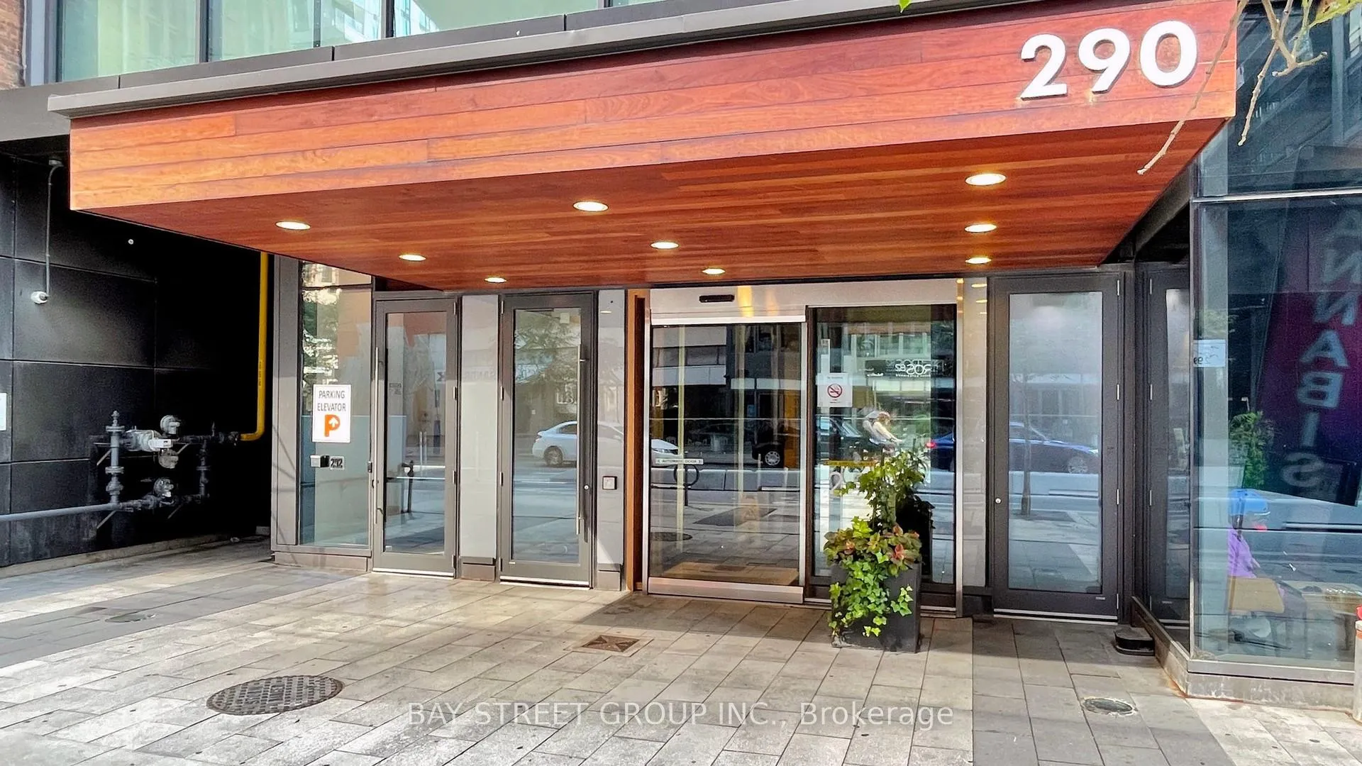 Photo 4 of Unit 3002, 290 Adelaide Street W, Toronto, Waterfront Communities — HOMEH