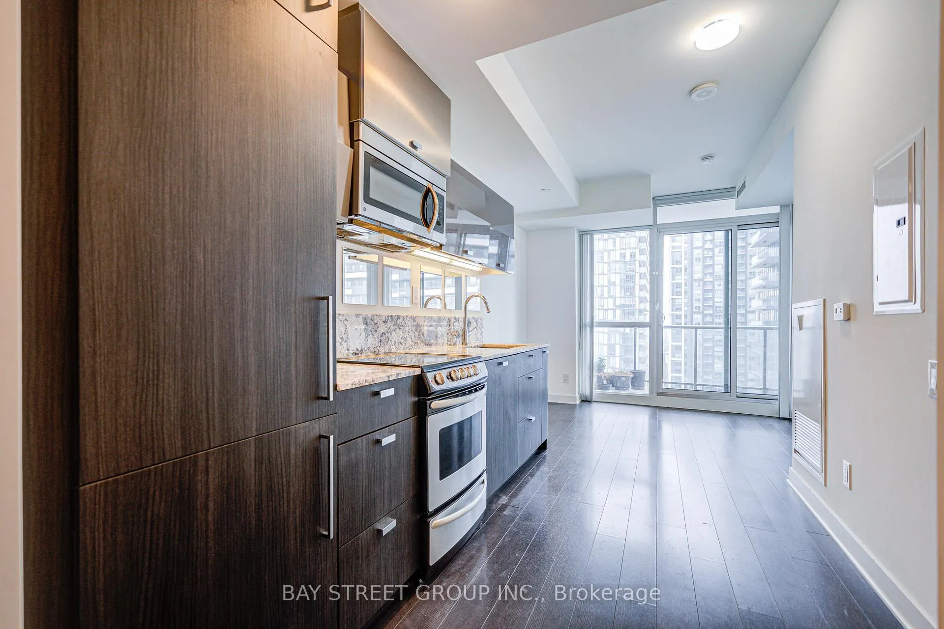 Photo 10 of Unit 3002, 290 Adelaide Street W, Toronto, Waterfront Communities — HOMEH