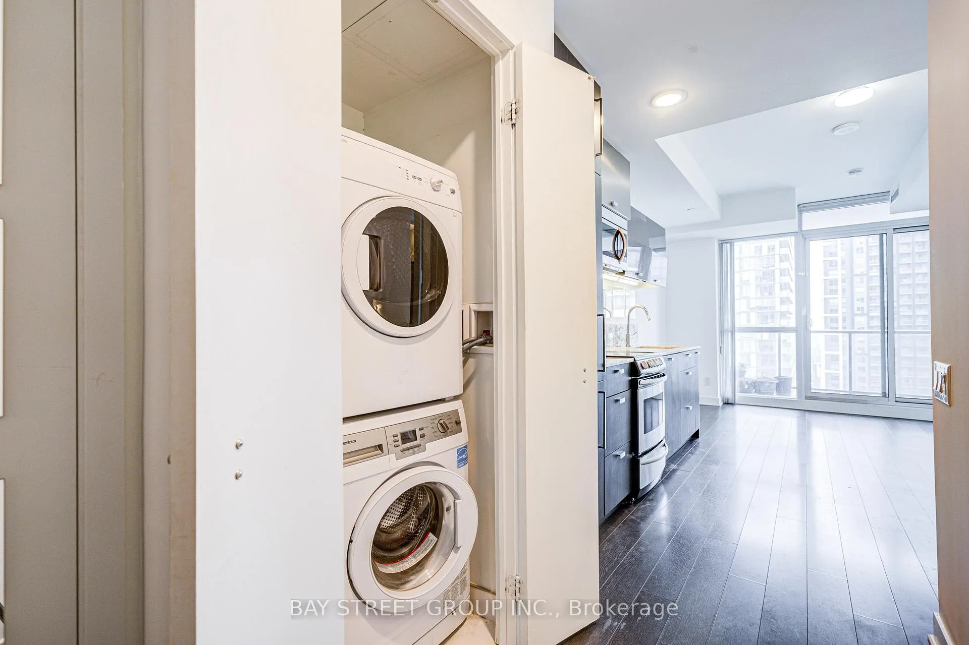Photo 11 of Unit 3002, 290 Adelaide Street W, Toronto, Waterfront Communities — HOMEH