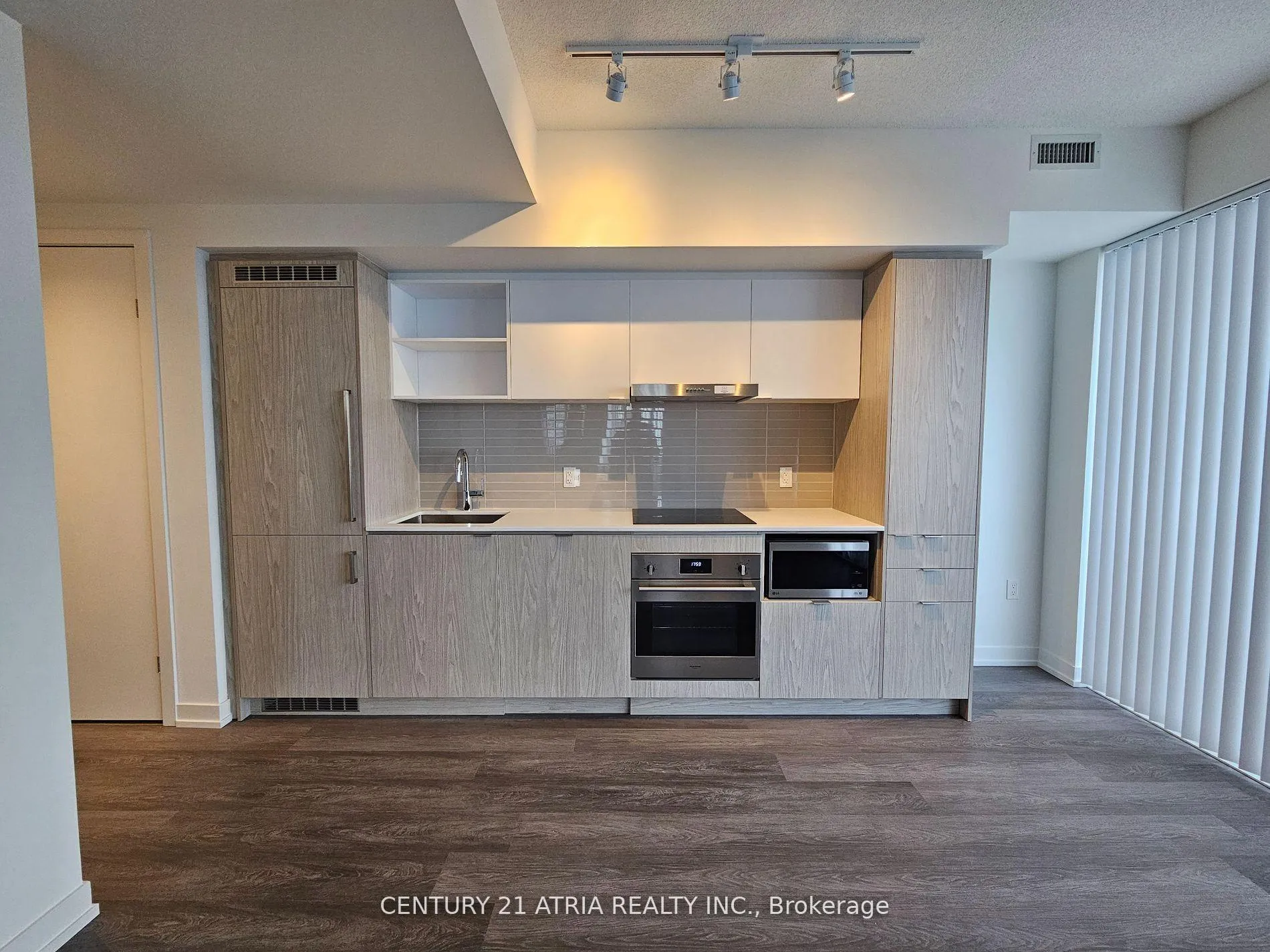 Photo 2 of Unit 4305, 55 Cooper Street, Toronto, Waterfront Communities — HOMEH