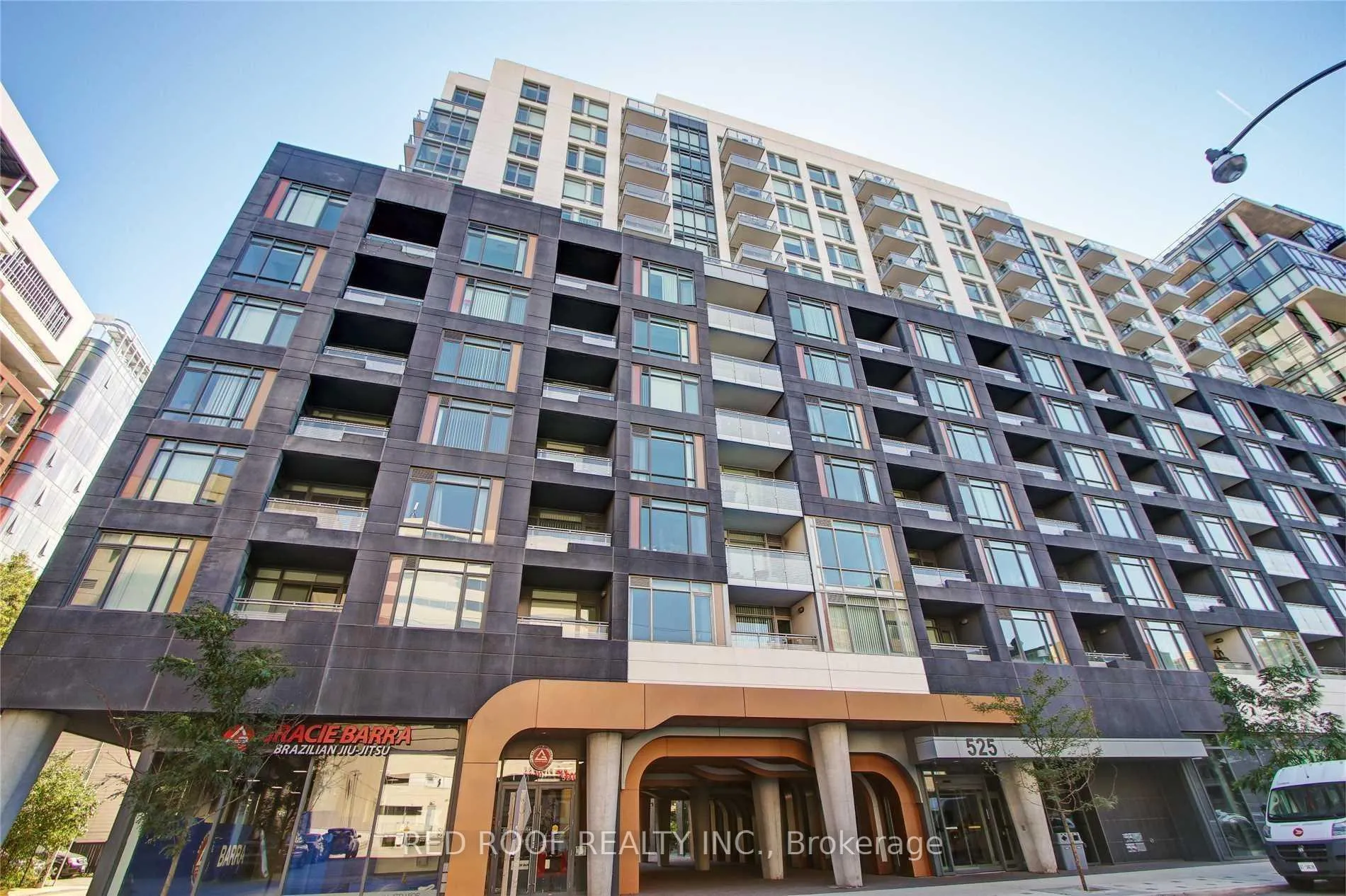 Front of Unit 233, 525 Adelaide Street W