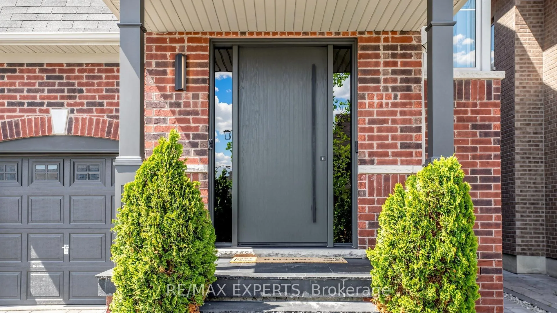 Photo 2 of 22 Red Tree Drive, Vaughan, Kleinburg — HOMEH