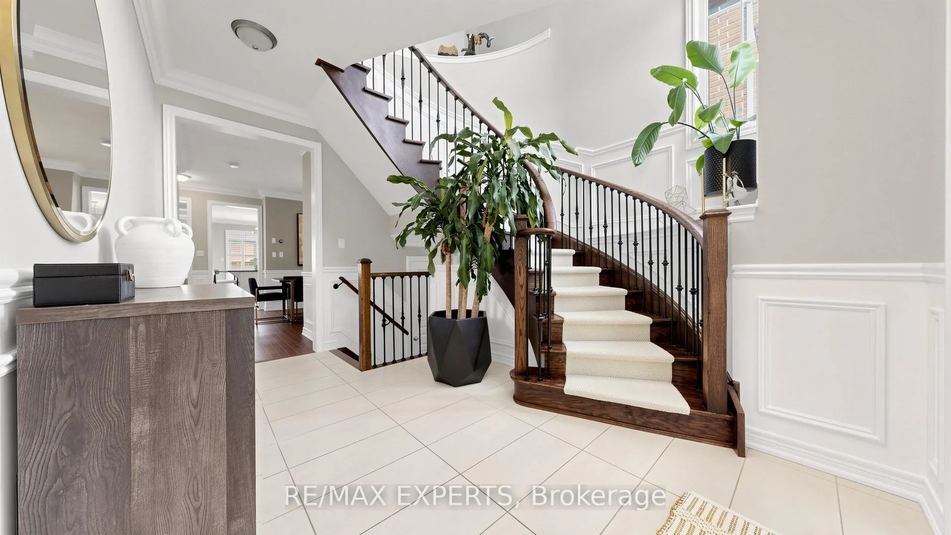 Photo 3 of 22 Red Tree Drive, Vaughan, Kleinburg — HOMEH