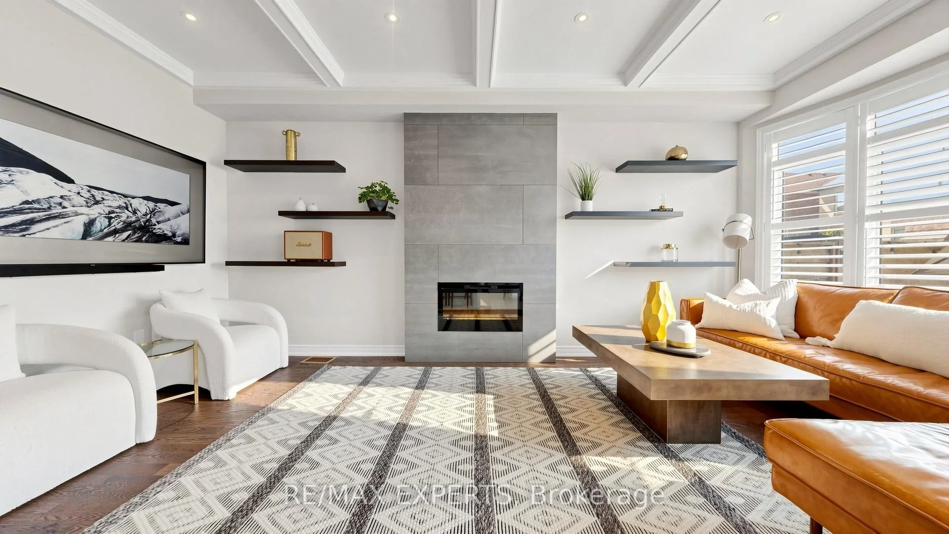 Photo 4 of 22 Red Tree Drive, Vaughan, Kleinburg — HOMEH