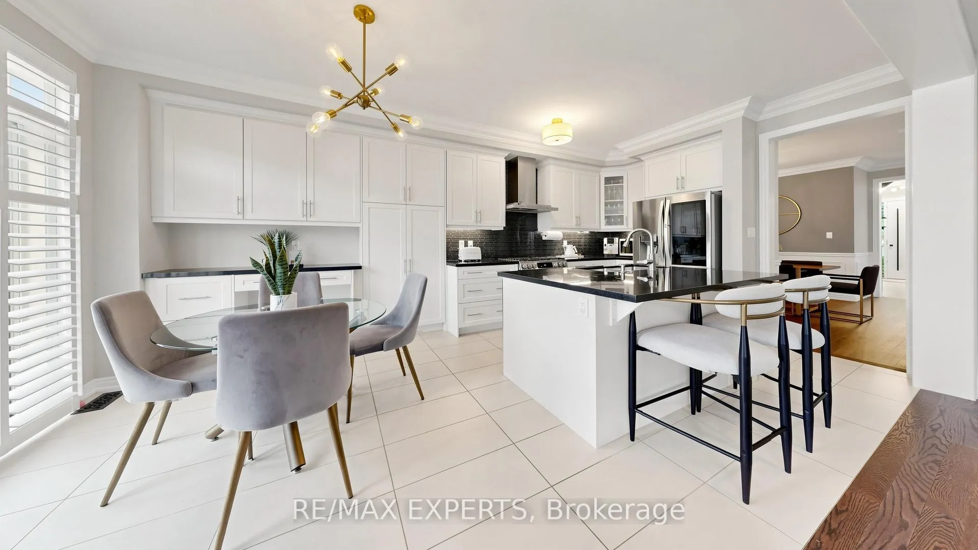 Photo 9 of 22 Red Tree Drive, Vaughan, Kleinburg — HOMEH
